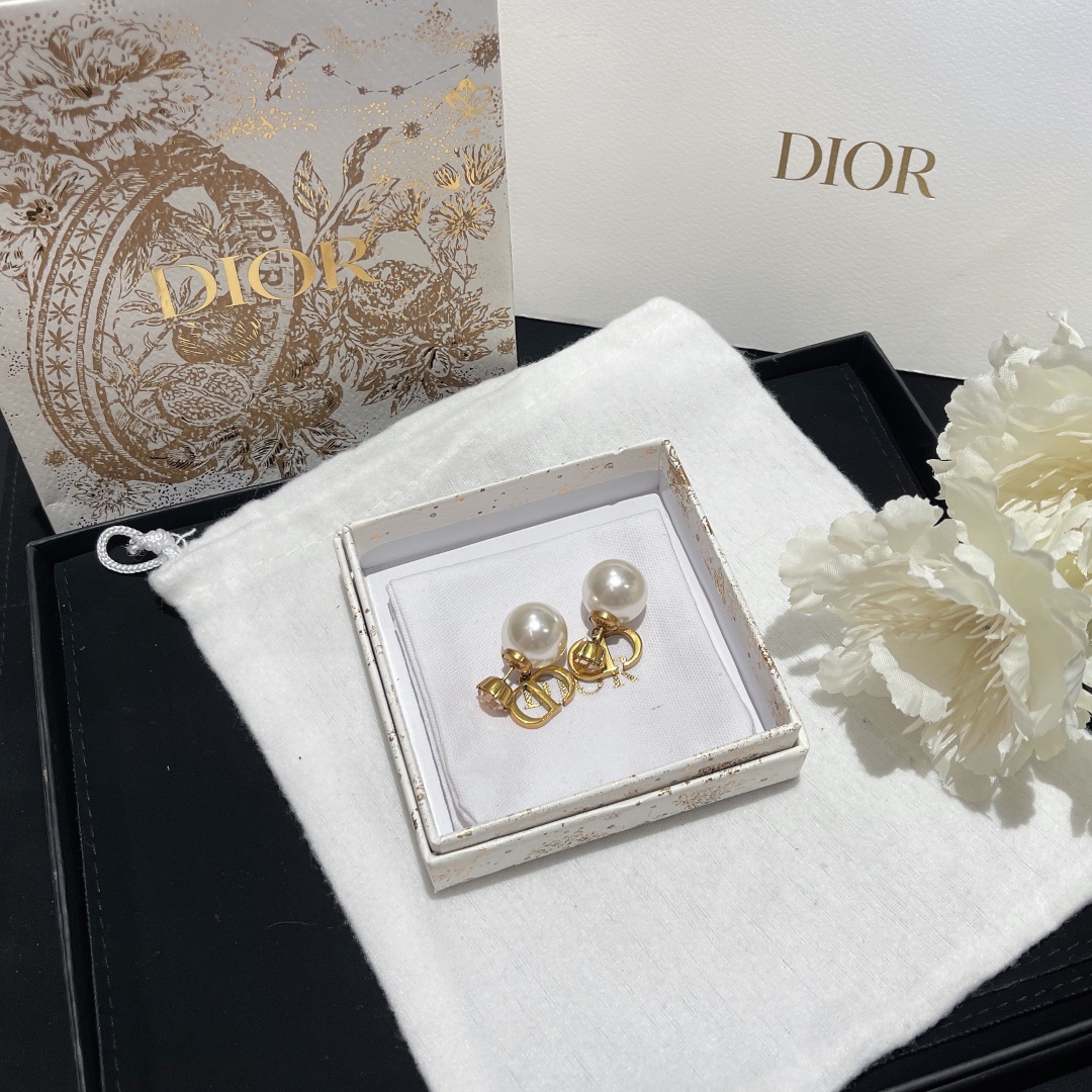 Dior CD Pearl & Pink Crystal Earrings DED0412 Heart Design Luxury Studs