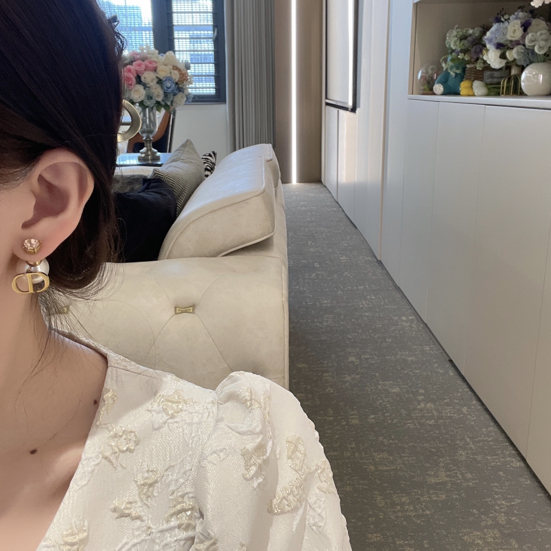 Dior CD Pearl & Pink Crystal Earrings DED0412 Heart Design Luxury Studs - Image 2