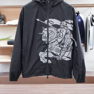 Burberry Equestrian Knight Logo Storm Jacket Lightweight Waterproof Windproof Nylon Coat