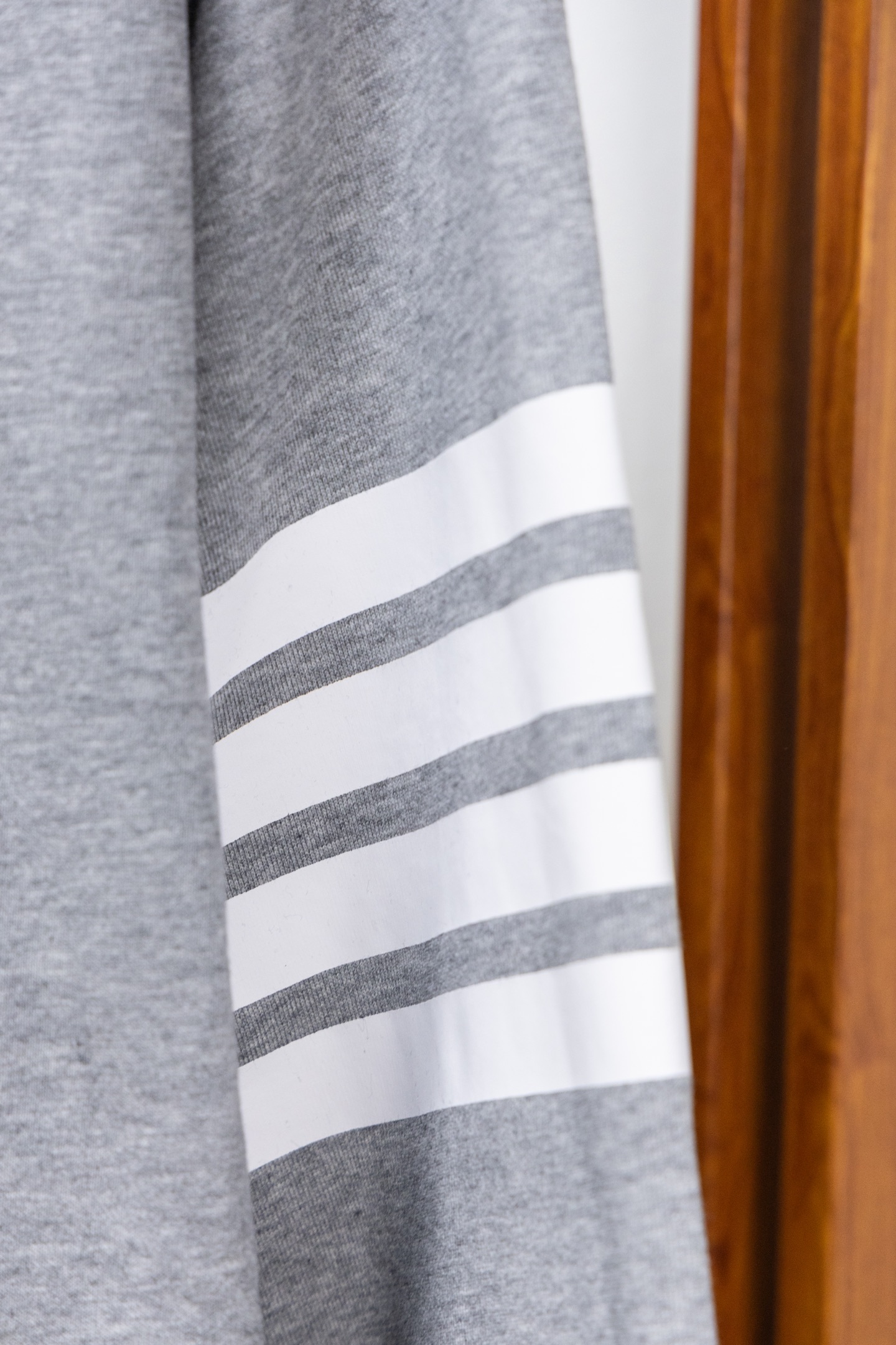 Thom Browne J0 Classic Four-Bar Crewneck Sweatshirt 400g Premium Cotton - Image 7