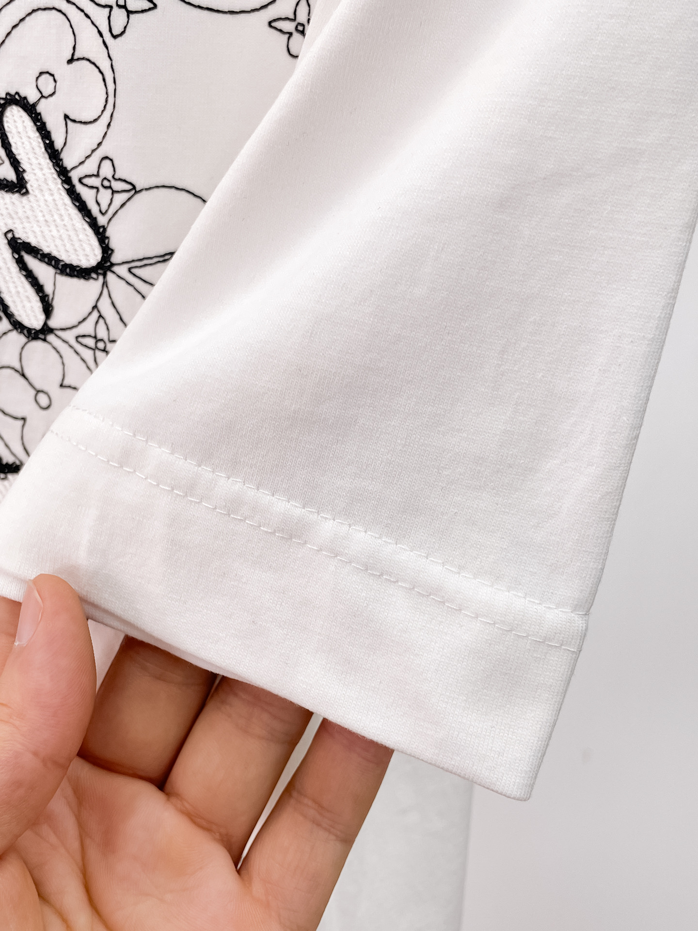 Louis Vuitton 2026 Spring/Summer Premium Logo T-Shirt Heavyweight Luxury Essential - Image 6