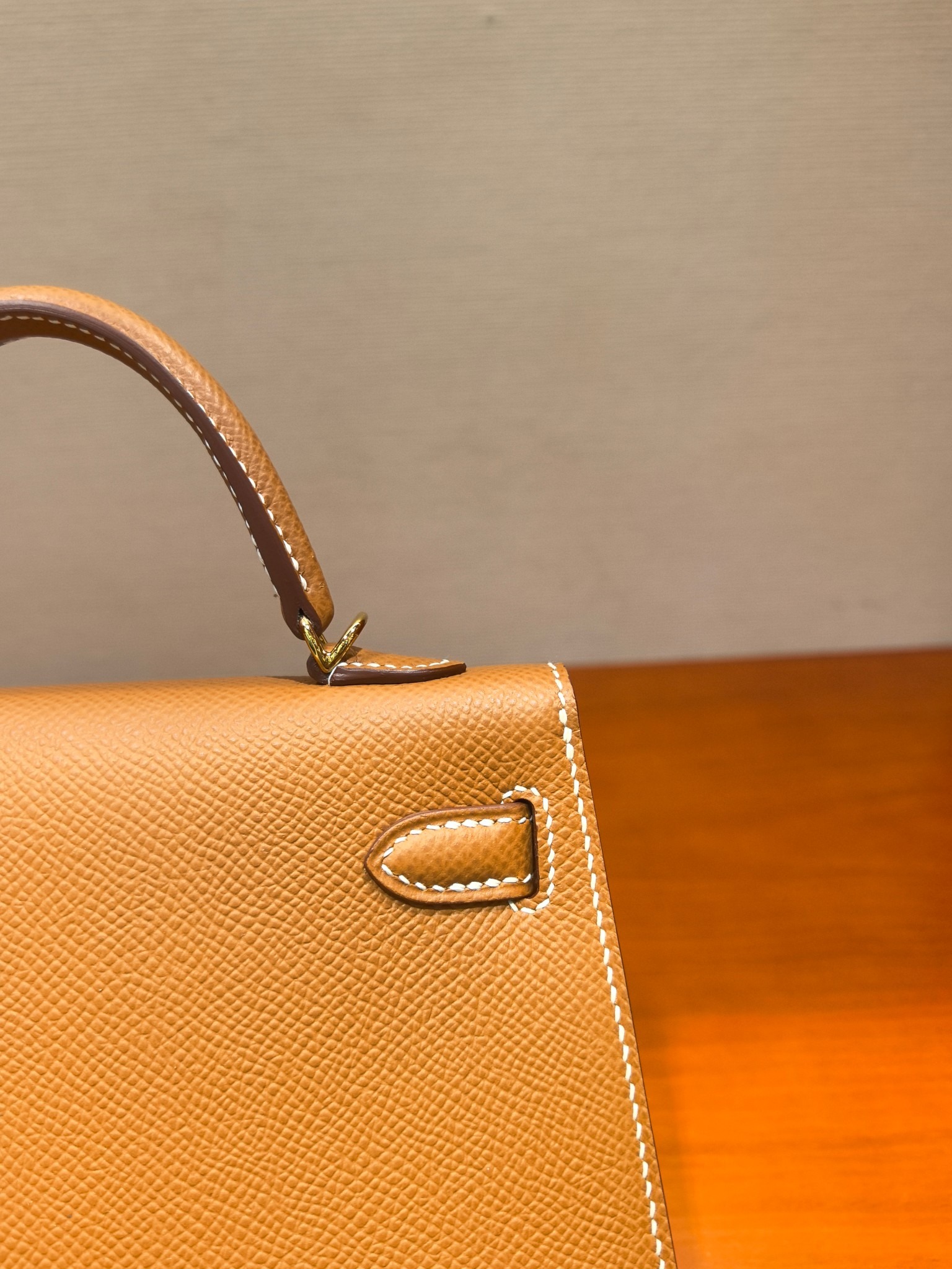 Mini Kelly II 20cm Gold Brown Epsom Leather Handbag with Gold Hardware - Image 4