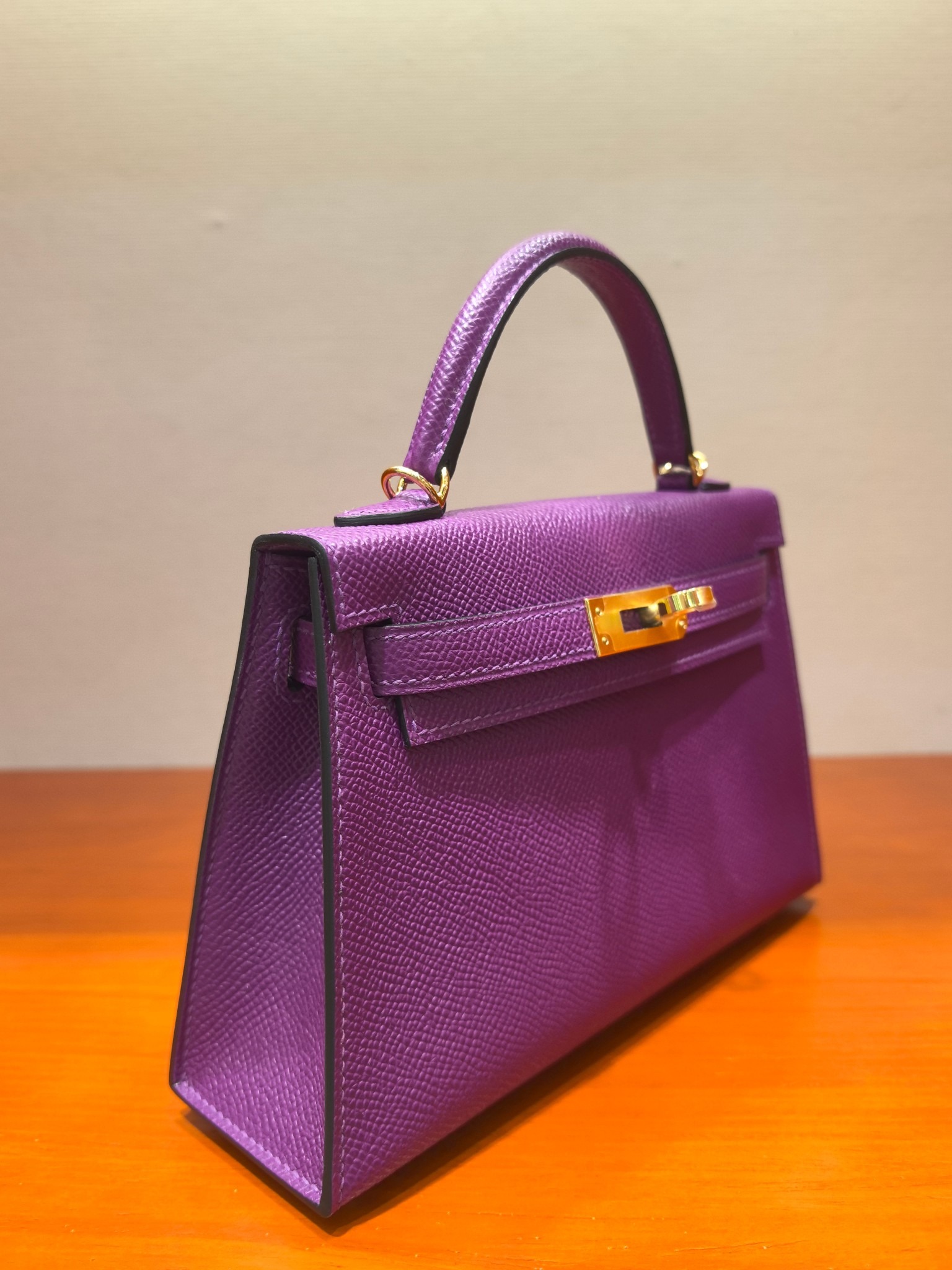 Mini Kelly II 20cm Anemone Purple Epsom Leather Handbag with Gold Hardware - Image 4