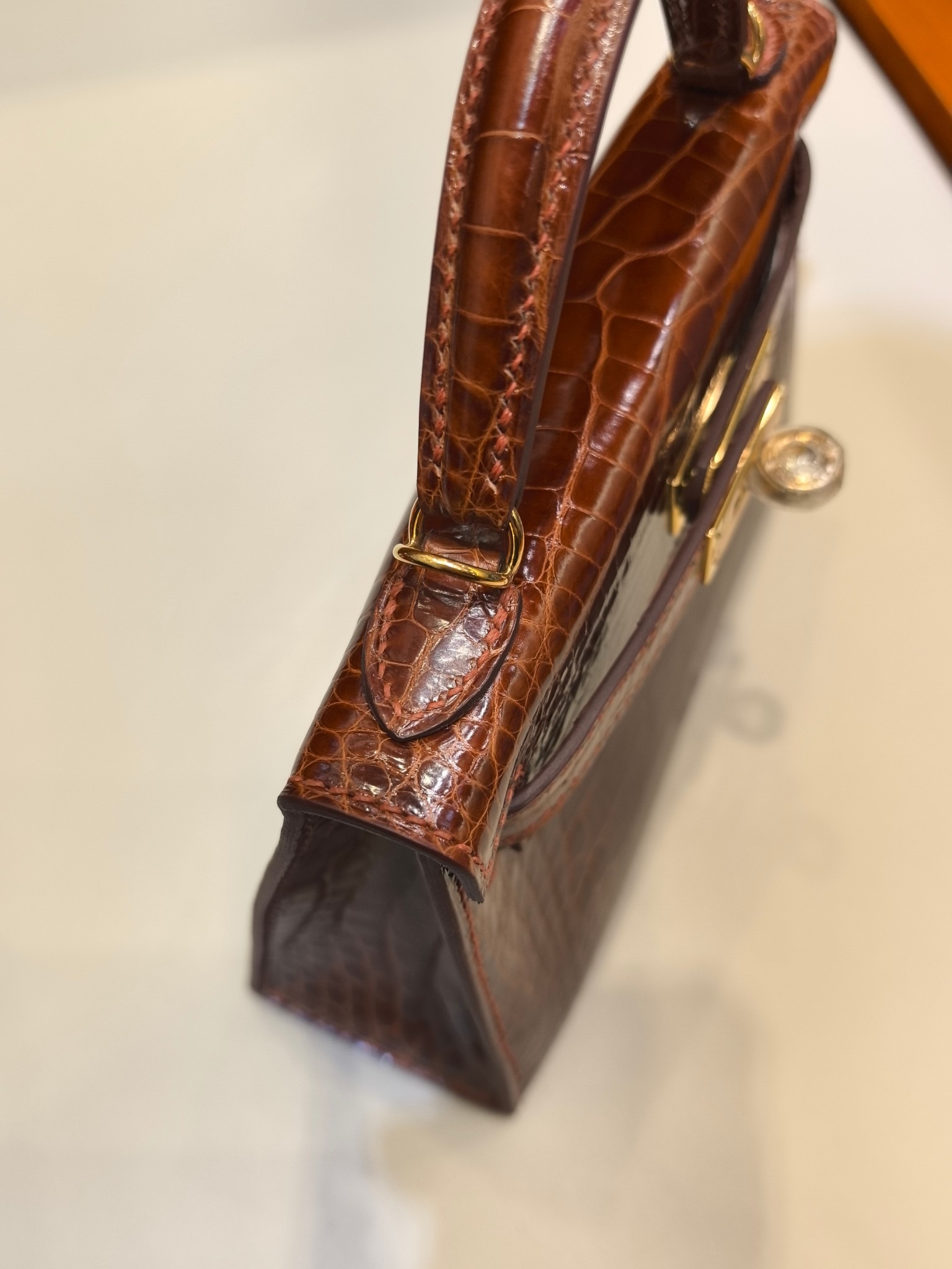 Mini KL II 20cm Honey Brown Alligator Leather Handbag with Gold Hardware - Image 4