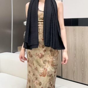Luxury Silver Thread Letter Scarf Elegant Square Shawl 140cm Premium Design