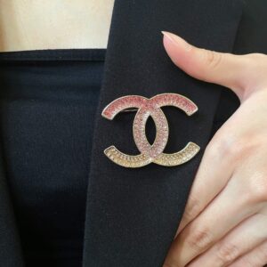 CHANEL Pearl Brooch Timeless Elegant Women’s Accessory