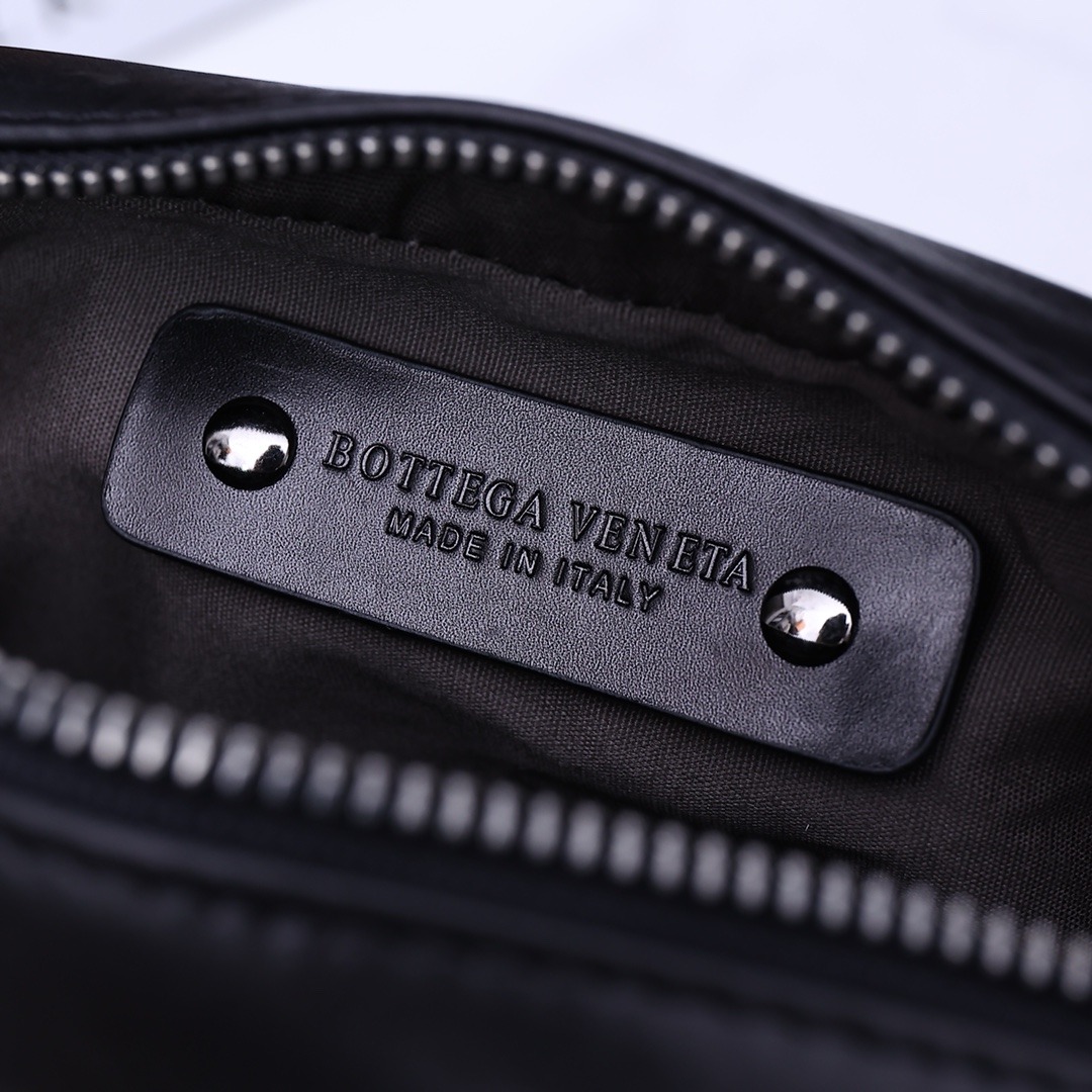 Small Handbag New Zealand Calfskin Premium Design - Image 5