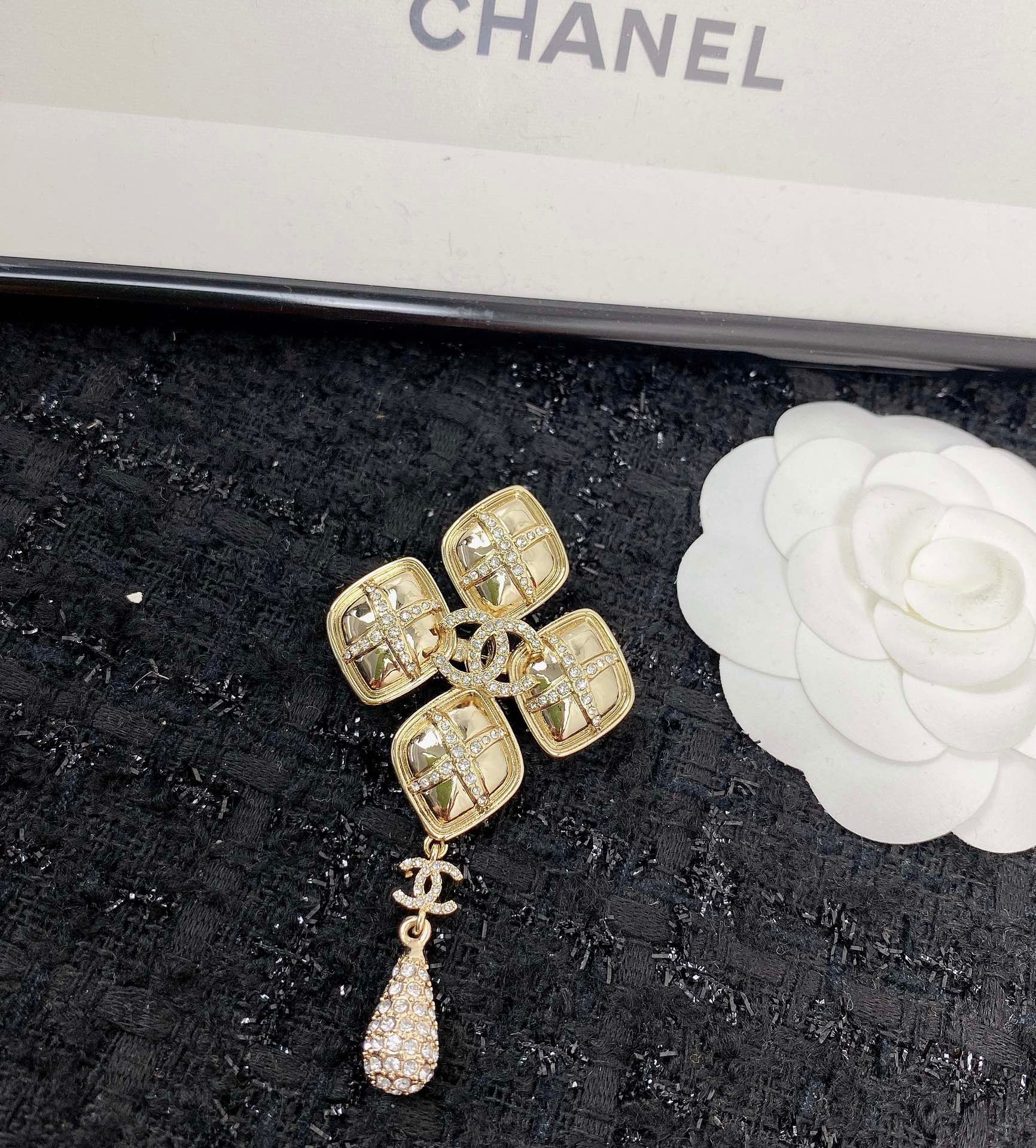 Chanel Hot Selling Brooch New Arrival Elegant CC Pin A3460972370