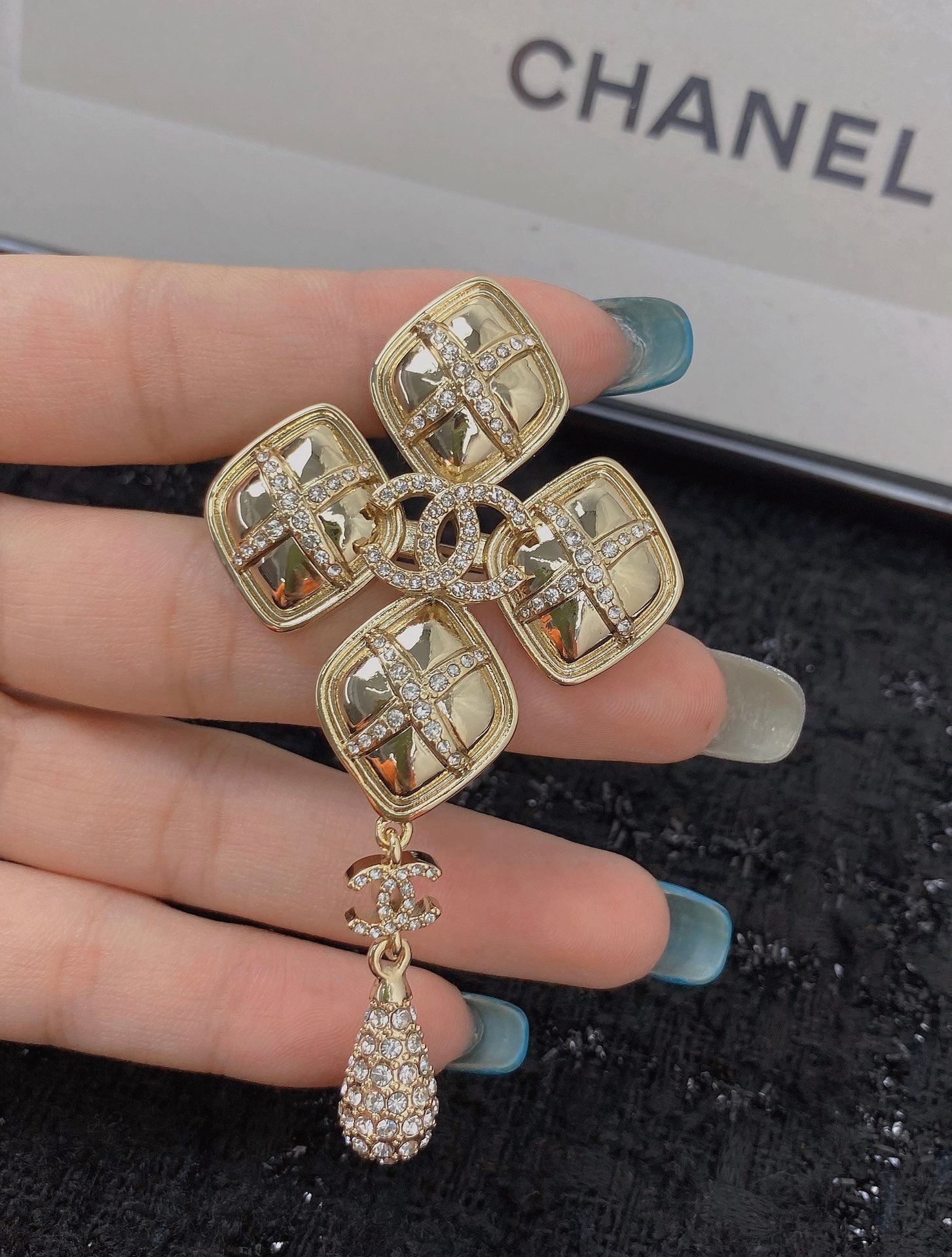 Chanel Hot Selling Brooch New Arrival Elegant CC Pin A3460972370 - Image 3