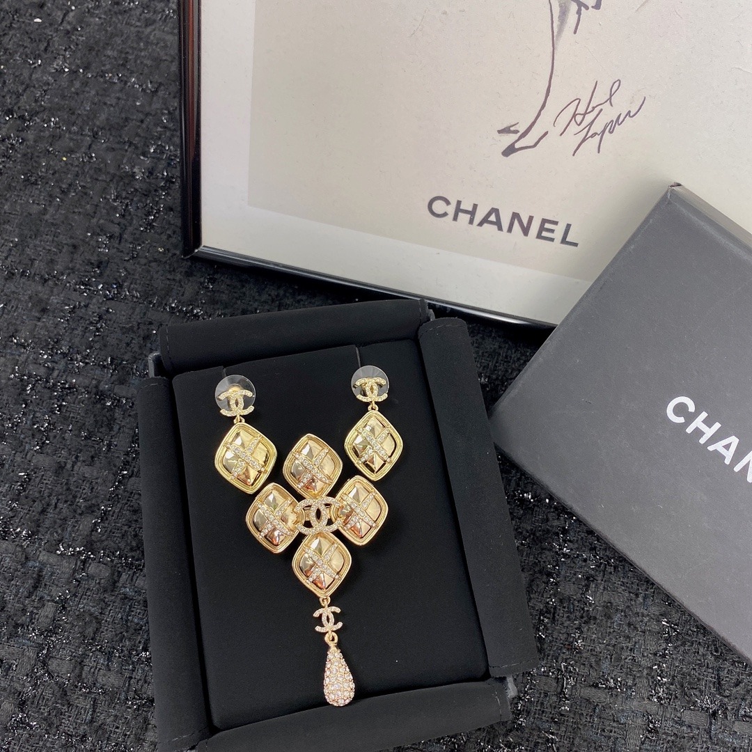 Chanel Hot Selling Brooch New Arrival Elegant CC Pin A3460972370 - Image 2