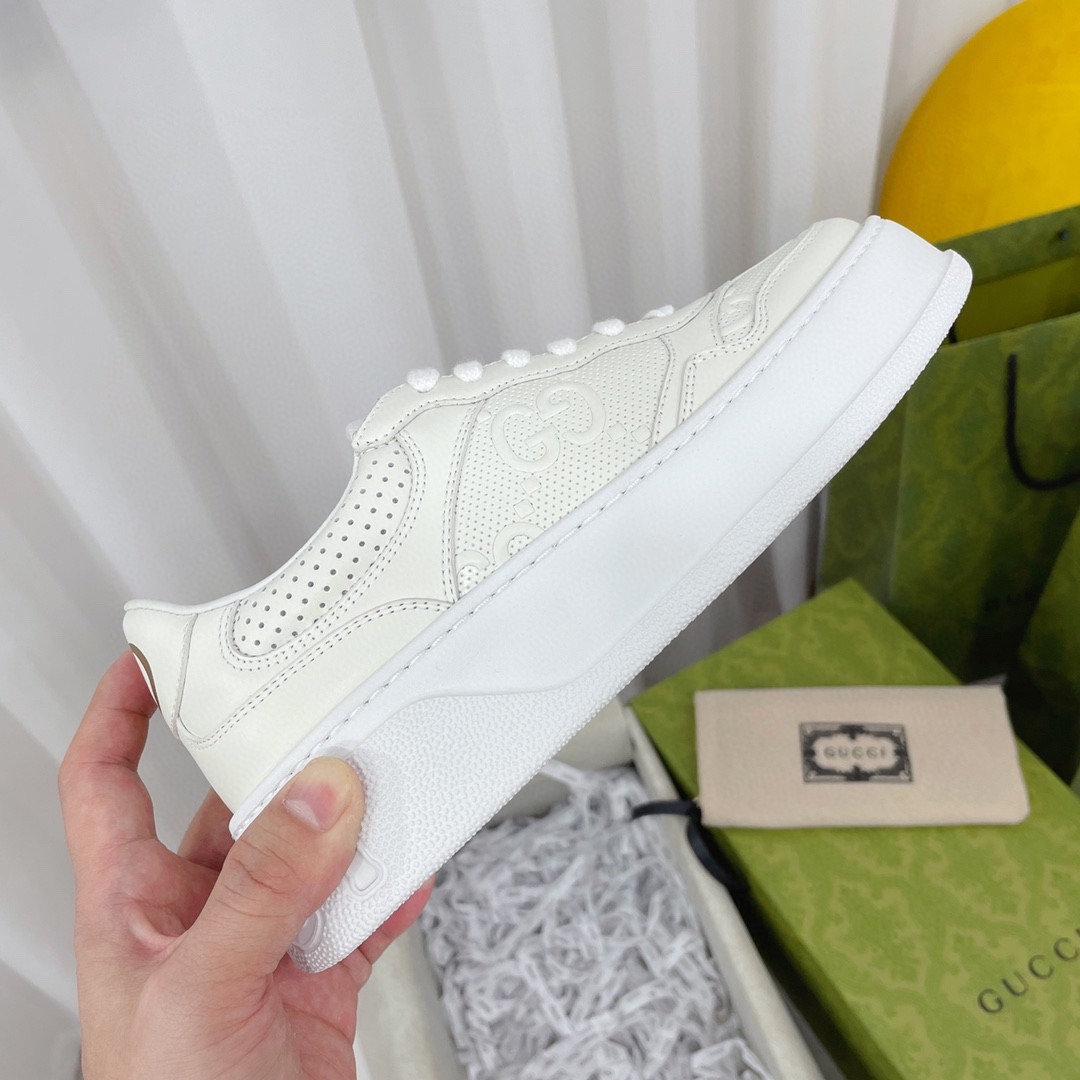Gucci Classic Best Selling Colorway Sneakers Timeless Luxury and Street Style - Image 4