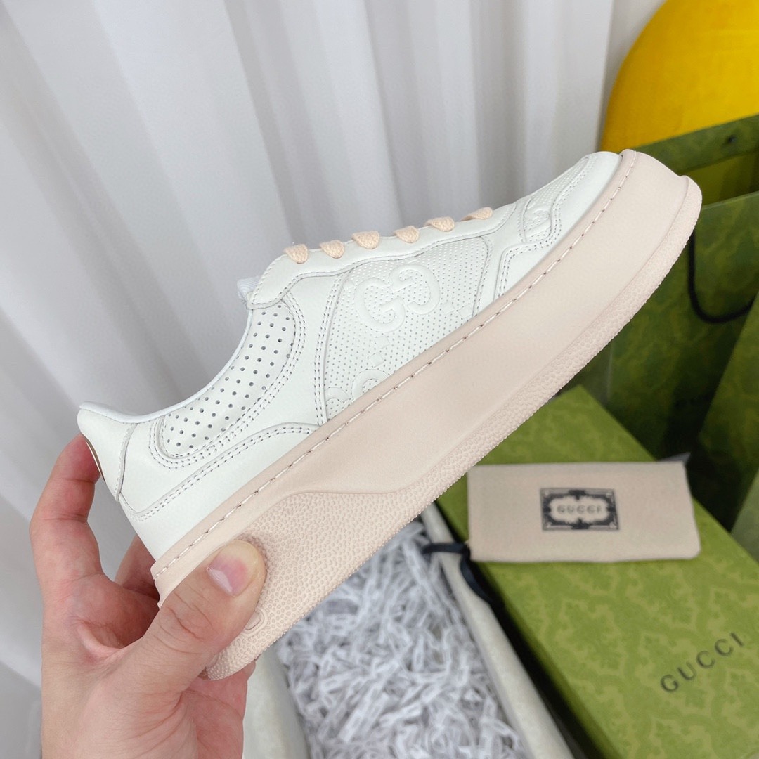 Gucci Classic Best Selling Colorway Sneakers Timeless Luxury and Street Style - Image 3