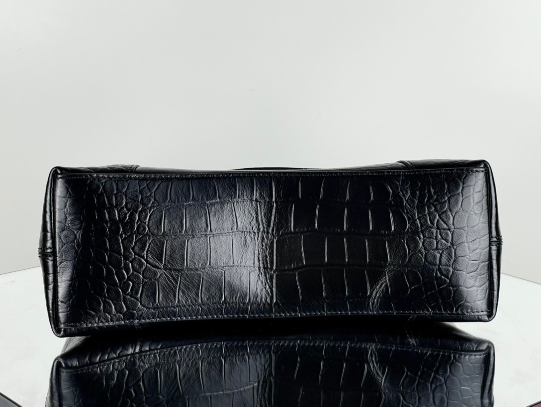 Black Crocodile Pattern Downtown Chain Bag Black Hardware - Image 4