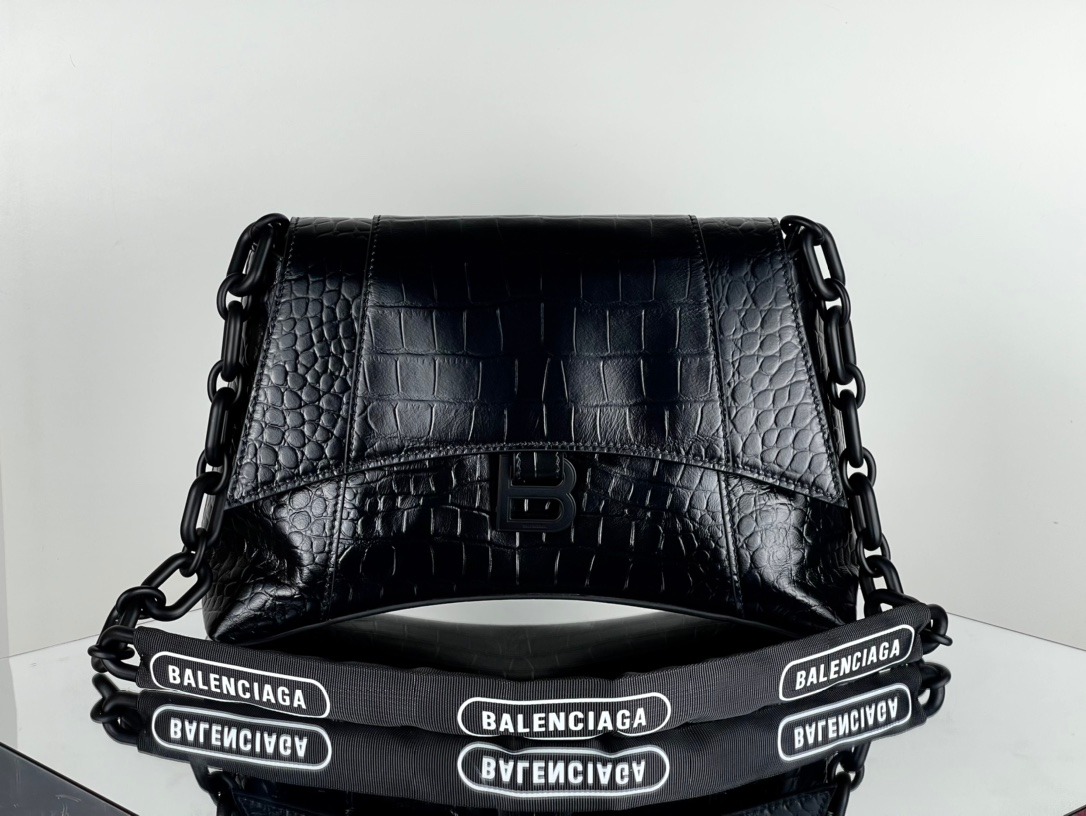 Black Crocodile Pattern Downtown Chain Bag Black Hardware