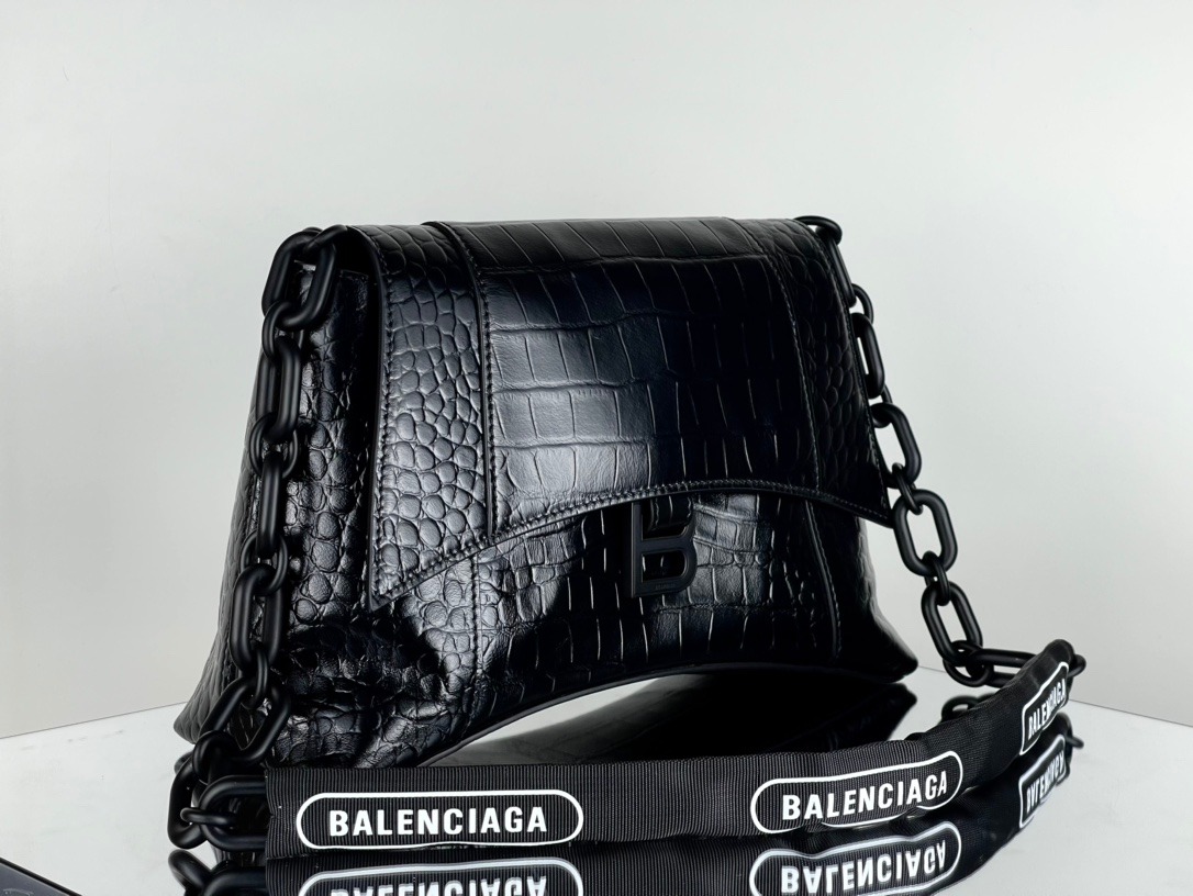 Black Crocodile Pattern Downtown Chain Bag Black Hardware - Image 3