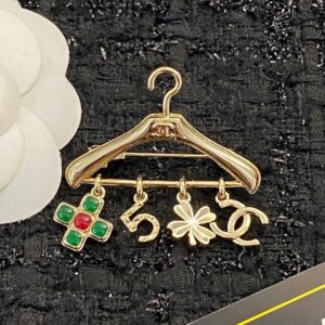Chanel Bestseller Brooch New Arrival Elegant CC Pin A5030257820