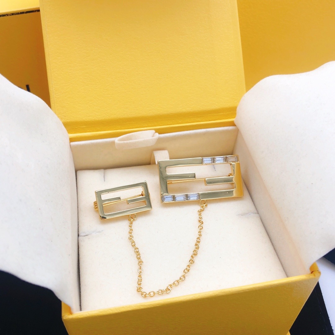Fendi Tassel Chain Brooch FDXZ0002 High End Luxury Piece - Image 4