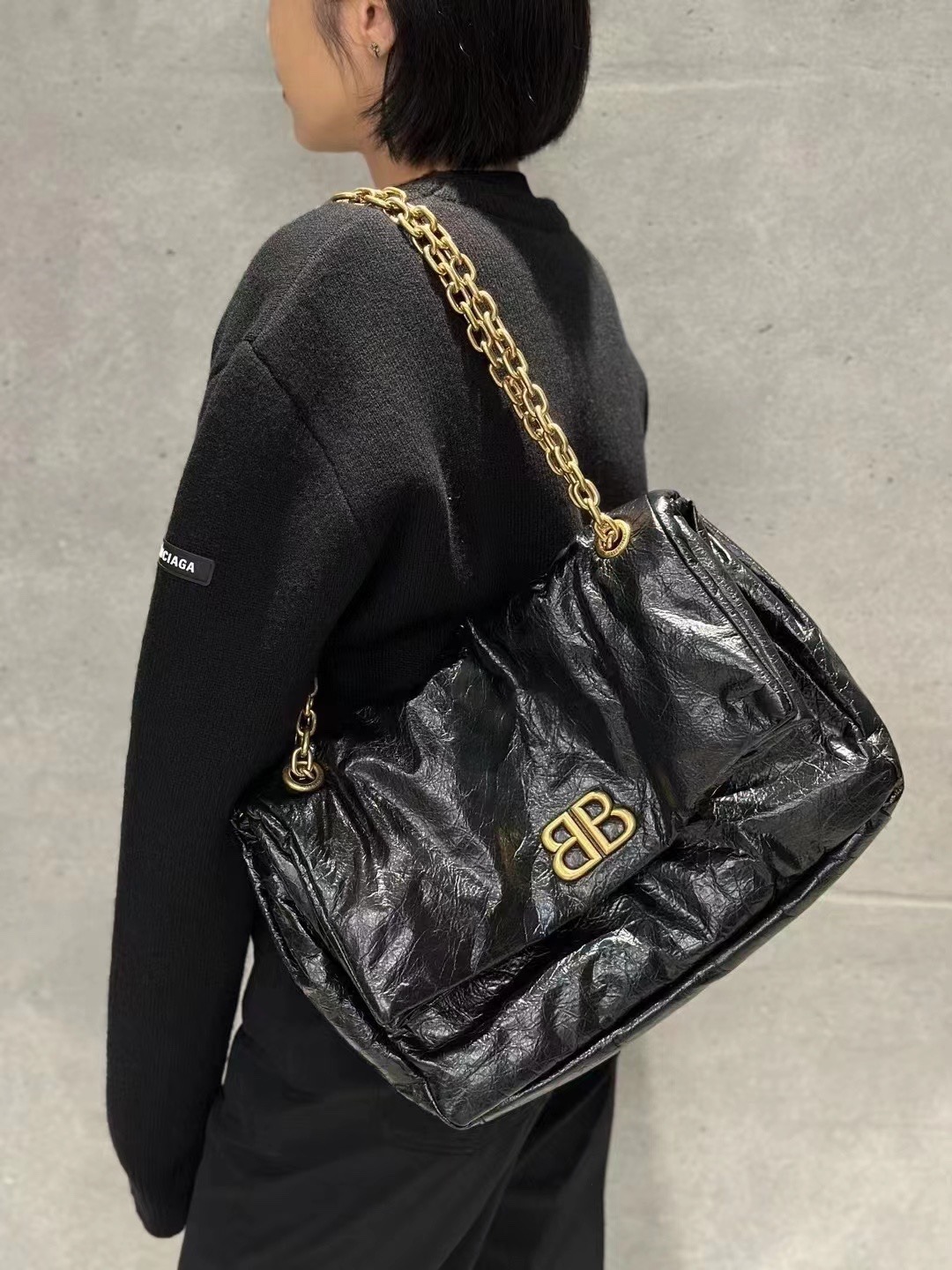 Black Glossy Chain Shoulder Bag Gold BB Logo - Image 4