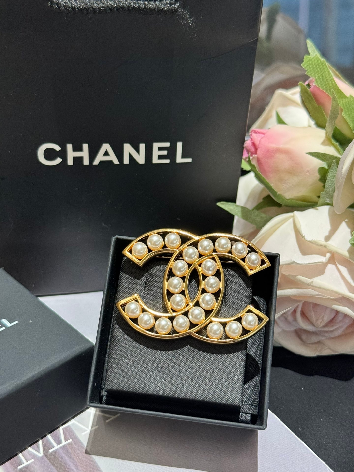Chanel Swan Logo Pearl Brooch Classic Double C Elegant Pin XXZ0111 - Image 3