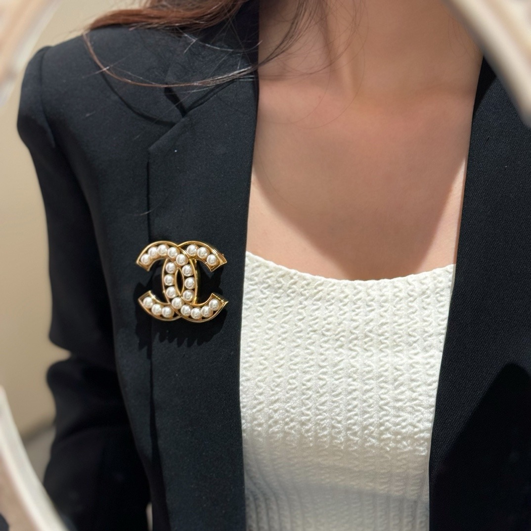 Chanel Swan Logo Pearl Brooch Classic Double C Elegant Pin XXZ0111 - Image 5