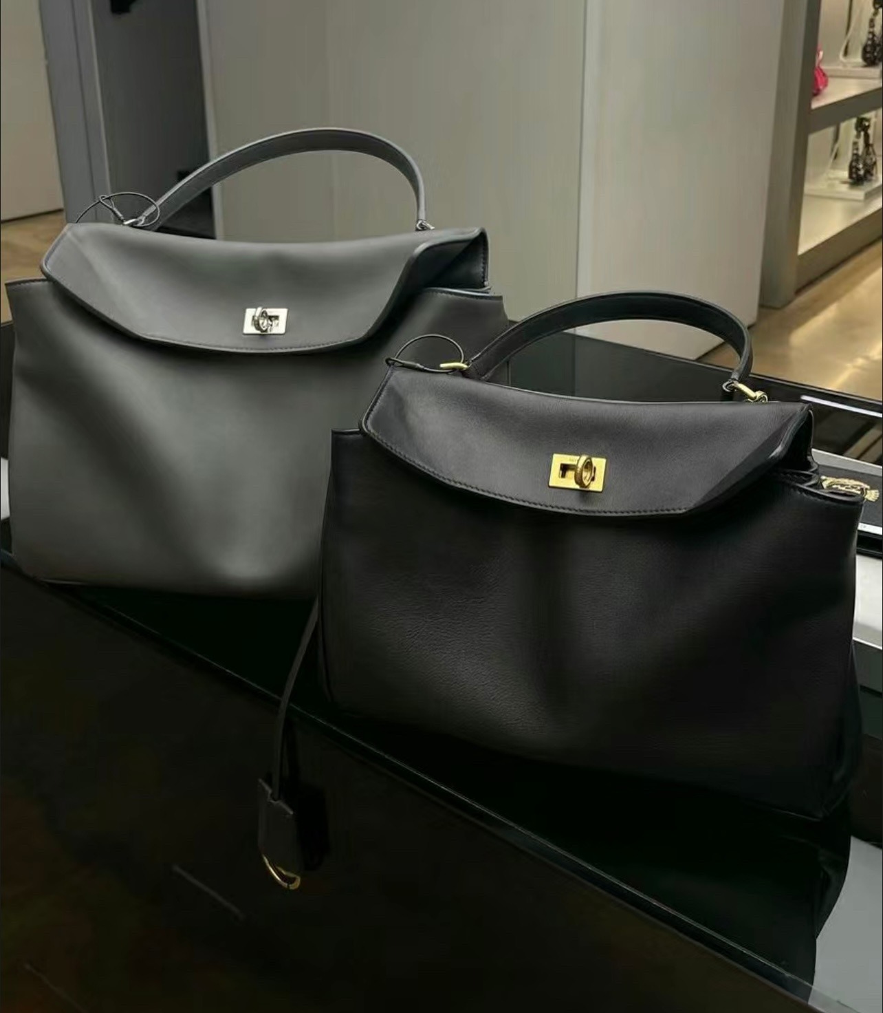 Medium Grey Shoulder Bag Minimal Chic Design - Image 2