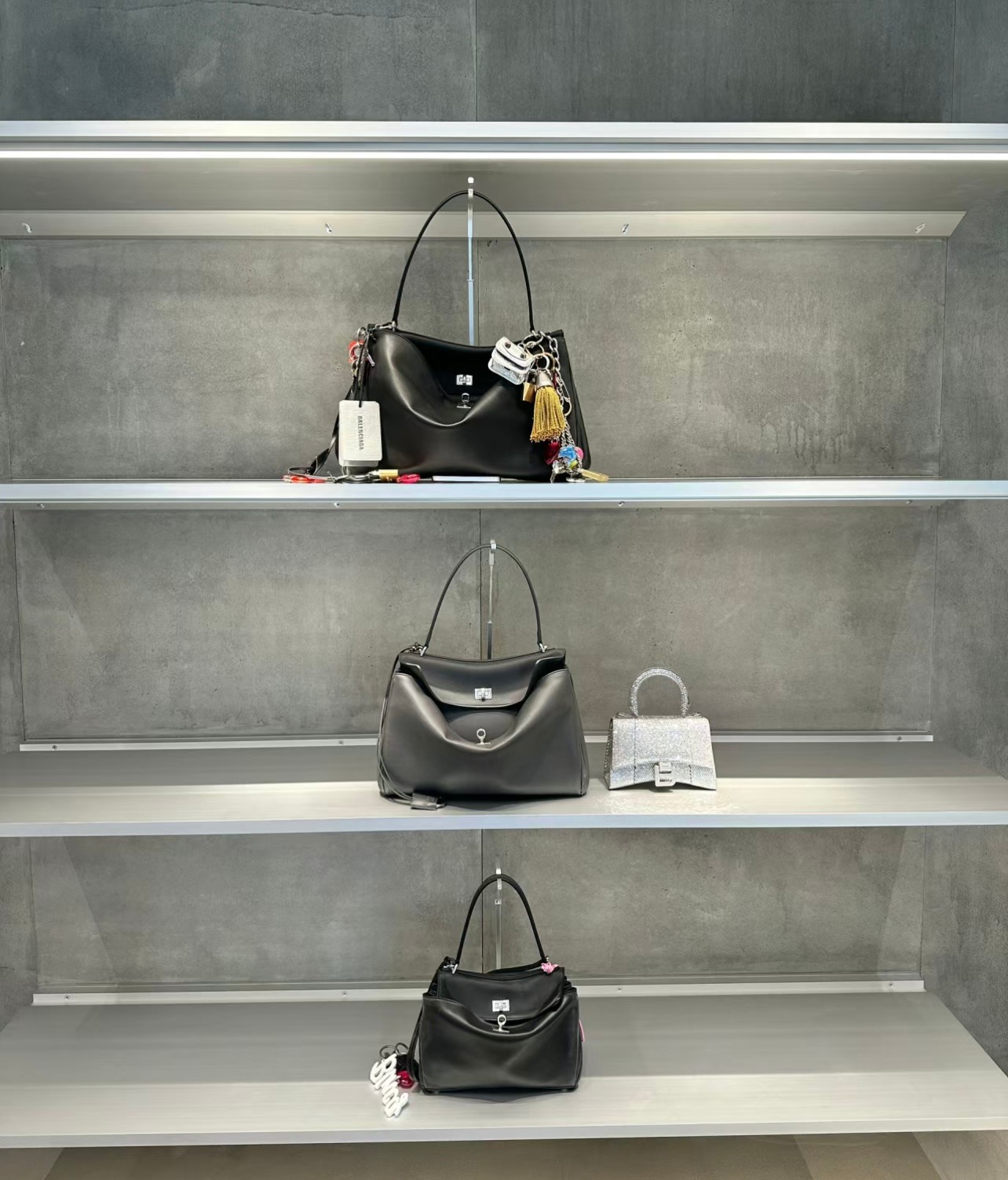 Medium Grey Shoulder Bag Minimal Chic Design - Image 3
