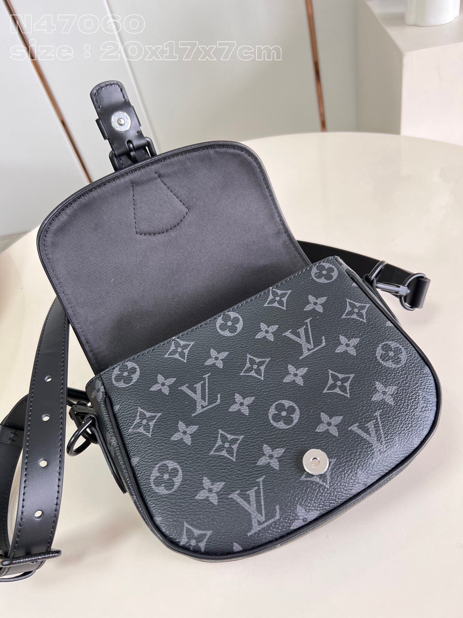 Louis Vuitton Montsouris N47060 Black White Monogram Macassar Small Messenger Bag - Image 3