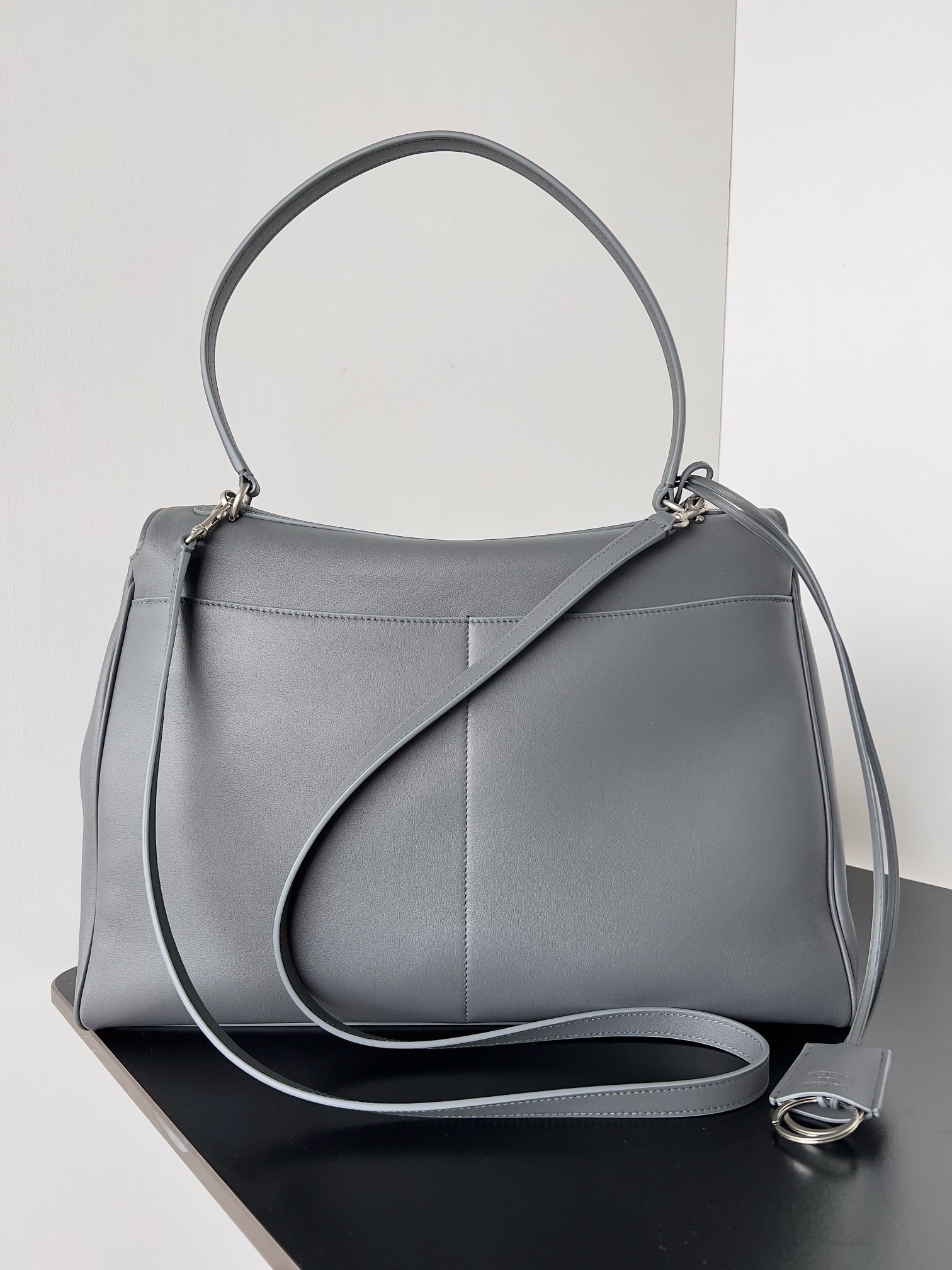 Black Rodeo Drive Shoulder Bag Chic Soft Leather - Image 5