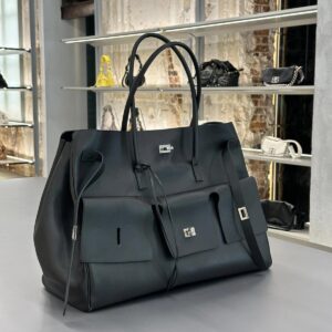 Must Have Shoulder Bag Chic Everyday Essential