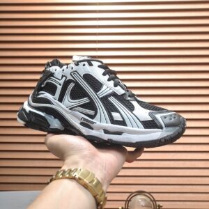 Balenciaga Runner 7.5 Sneakers Latest Color Distressed Retro Chunky Trainers