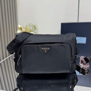 Large Messenger Shoulder Bag 2VH191 Sporty Functional Design