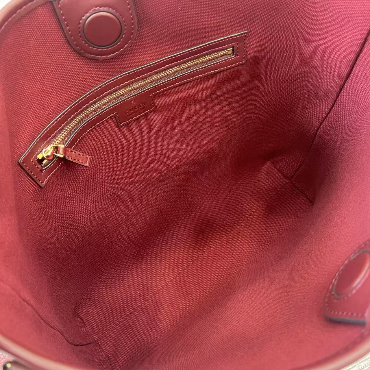 Gucci GG Emblem Bag 2025 Fall Winter Collection Timeless Elegant Design - Image 2