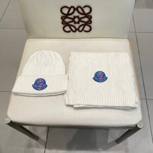 Classic Wool Hat & Scarf Set Warm Stylish Ultra Comfortable Winter Essentia