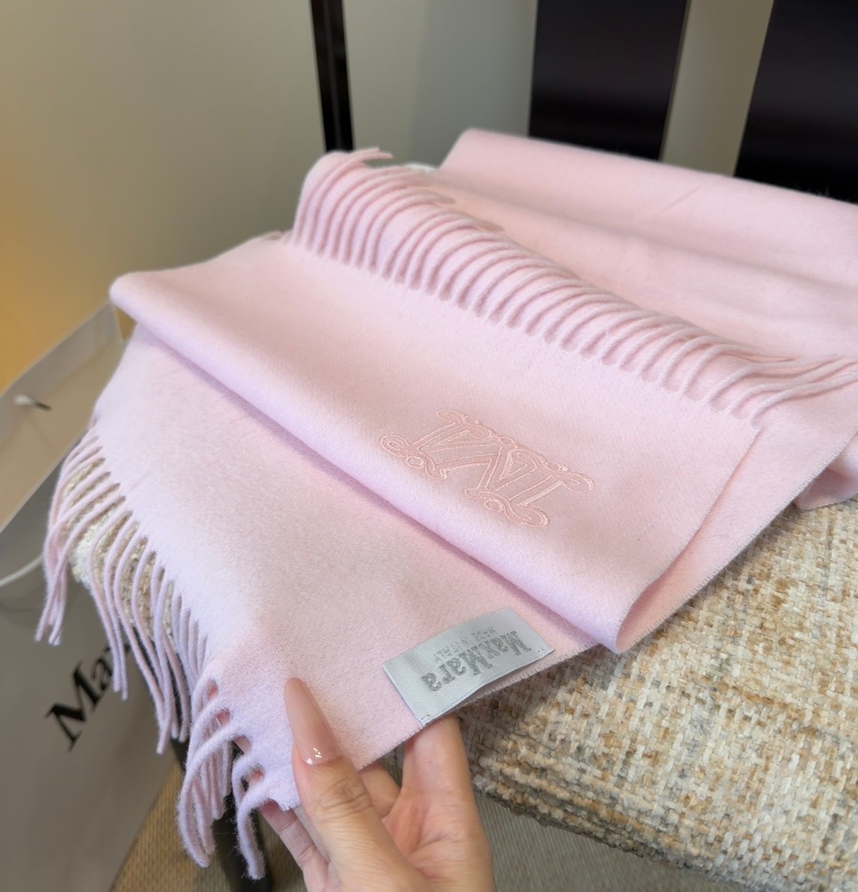 Luxury Soft Warm Scarf Unisex Elegant Long Shawl 36x190cm Premium Comfort - Image 4