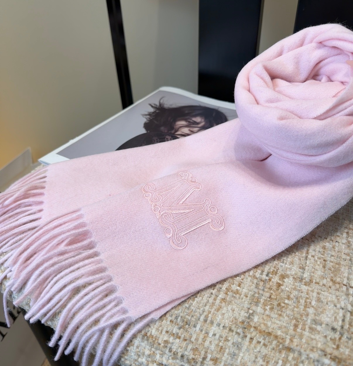 Luxury Soft Warm Scarf Unisex Elegant Long Shawl 36x190cm Premium Comfort - Image 2