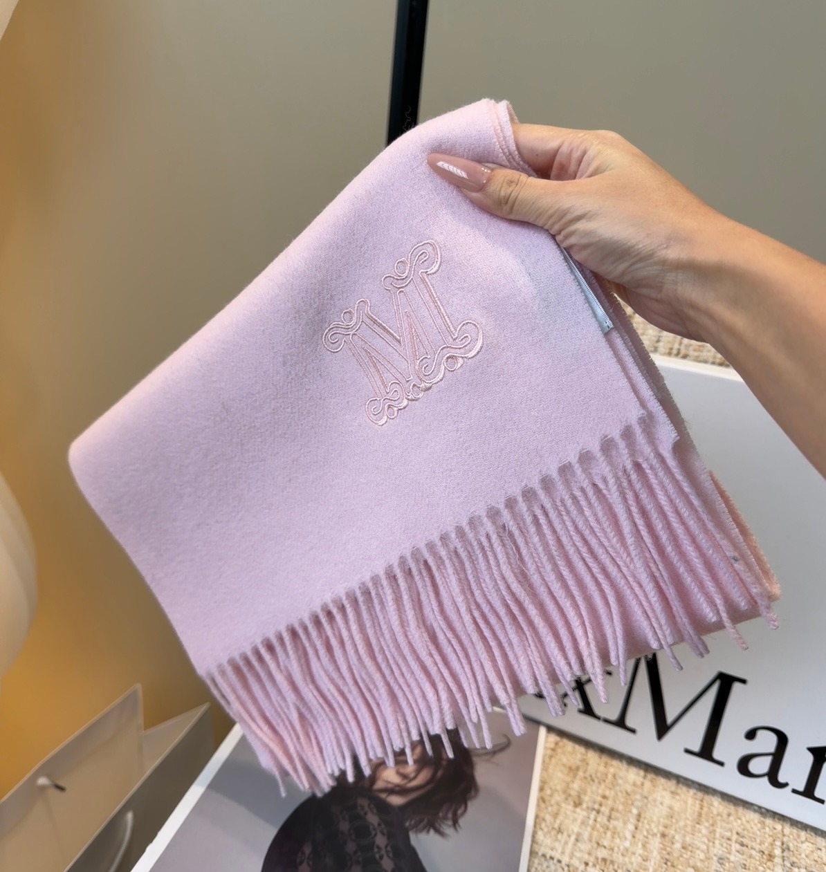 Luxury Soft Warm Scarf Unisex Elegant Long Shawl 36x190cm Premium Comfort - Image 3