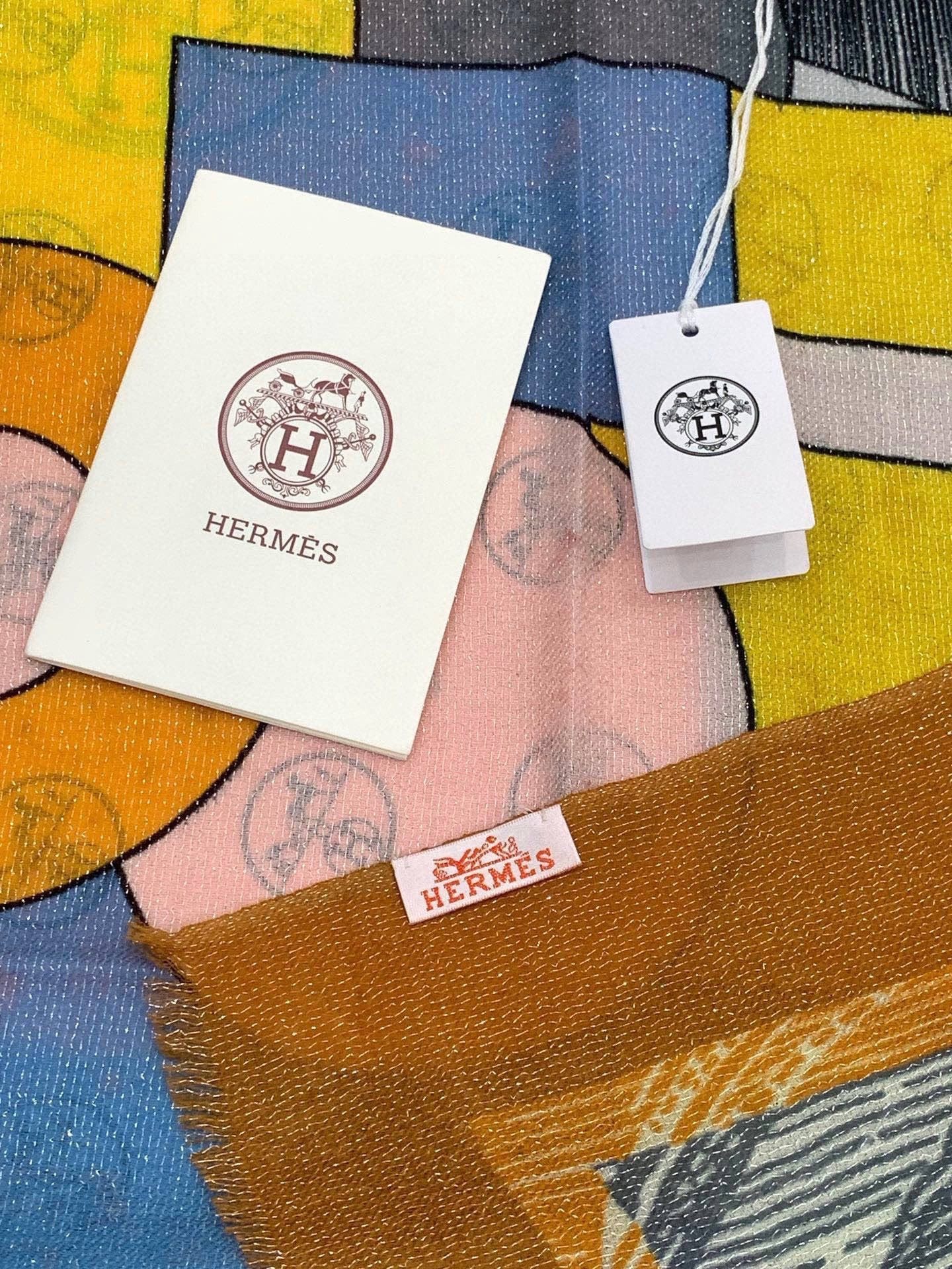 Hermès Cashmere Scarf Shimmering Print Luxury Shawl 100x200cm - Image 3
