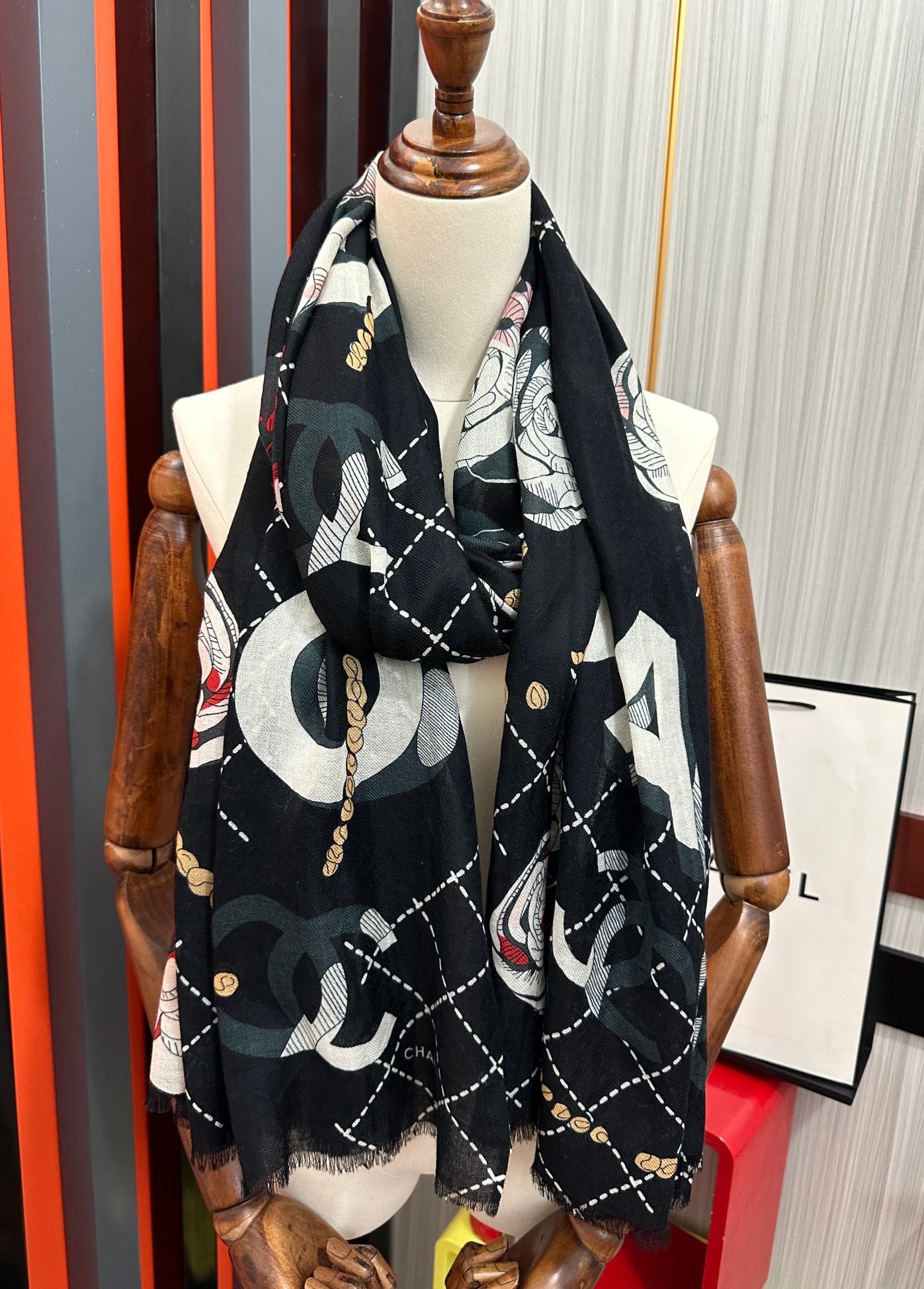 Luxury Floral Double C Cashmere Shawl Elegant Soft Long Scarf 100x200cm - Image 2
