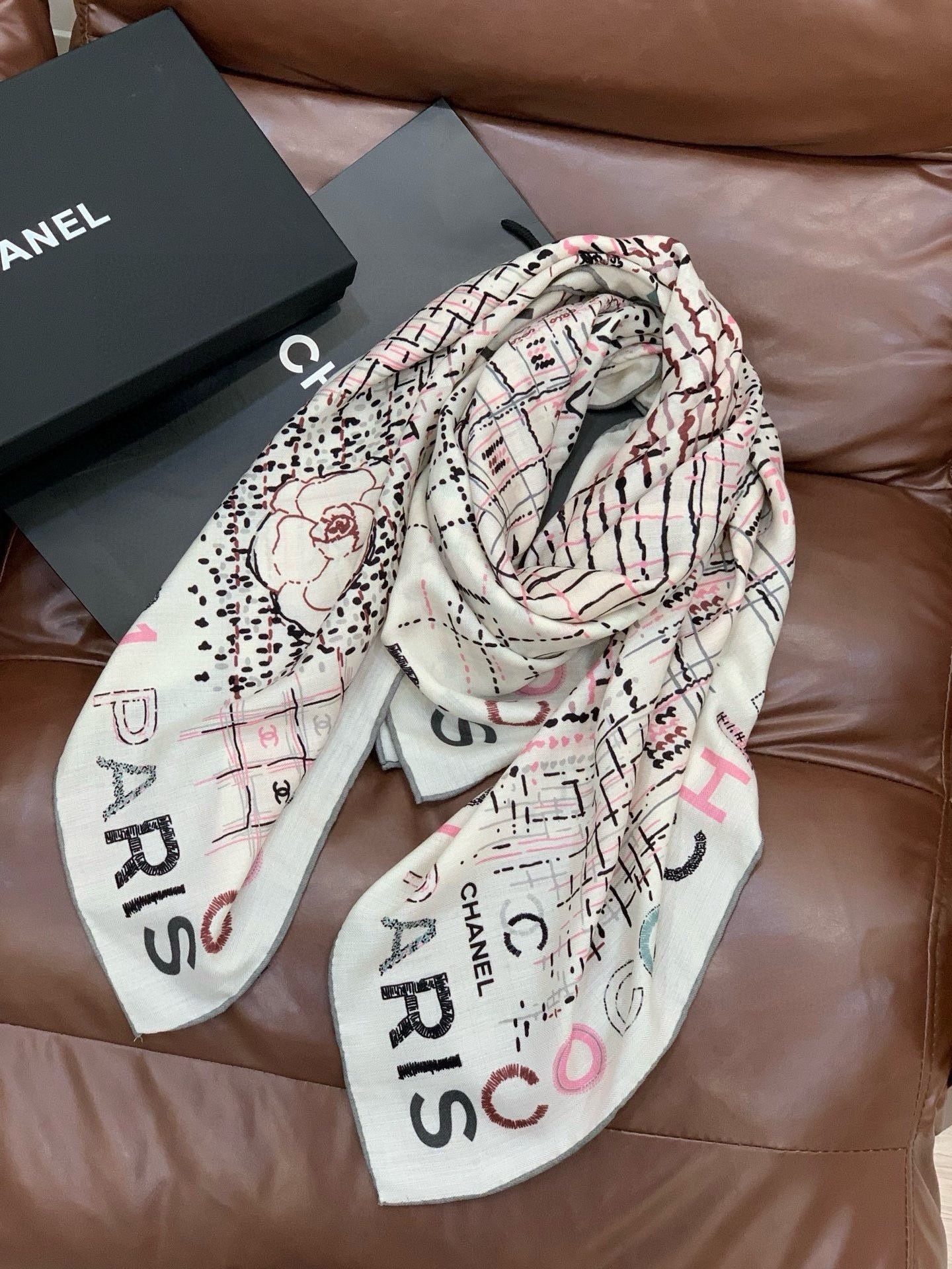 Luxury Cashmere Square Scarf Elegant Soft Shawl Premium Design - Image 4