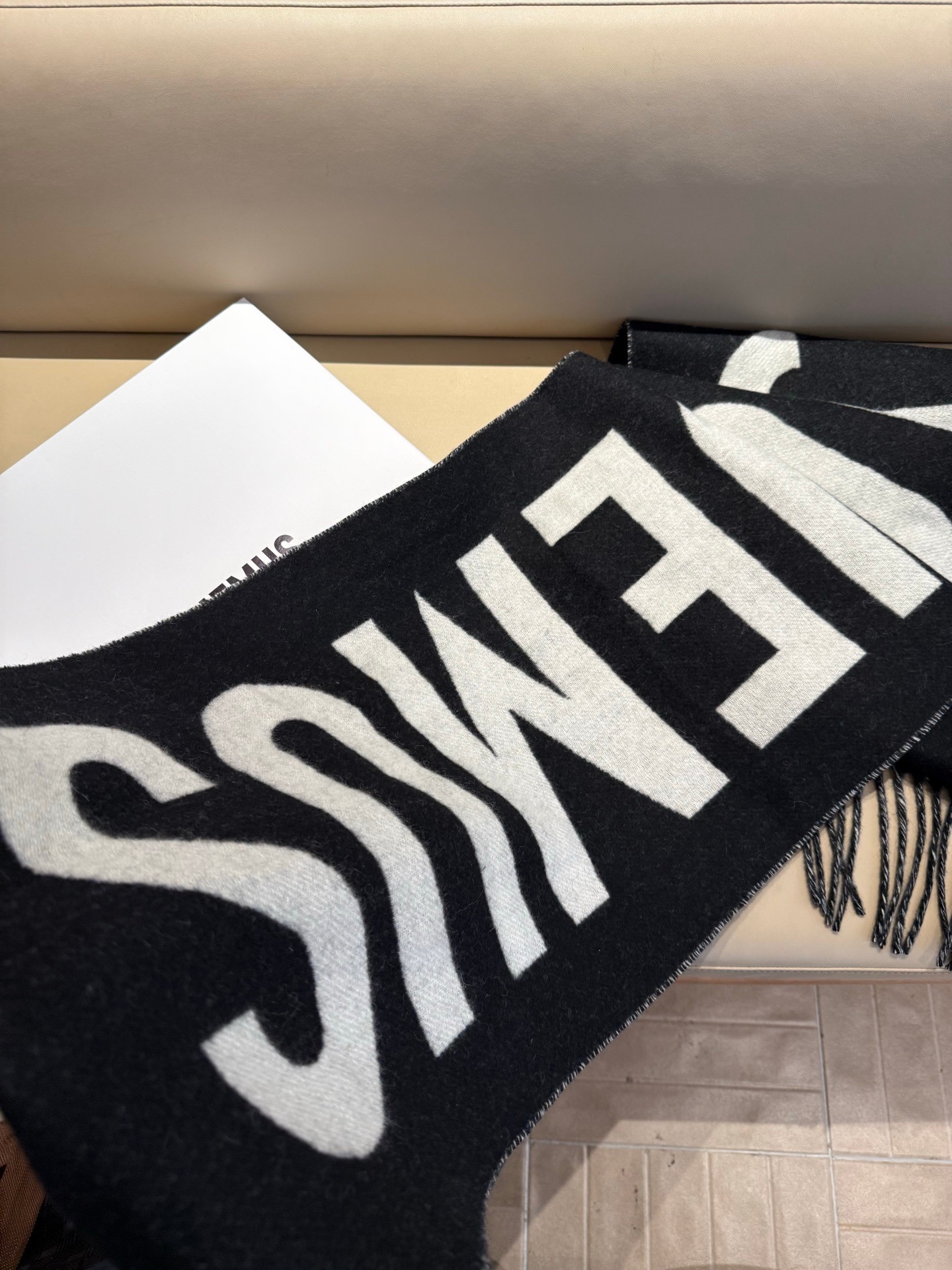 Premium Double-Sided Wool Scarf Elegant Classic Shawl 30x180cm Unisex Style - Image 5