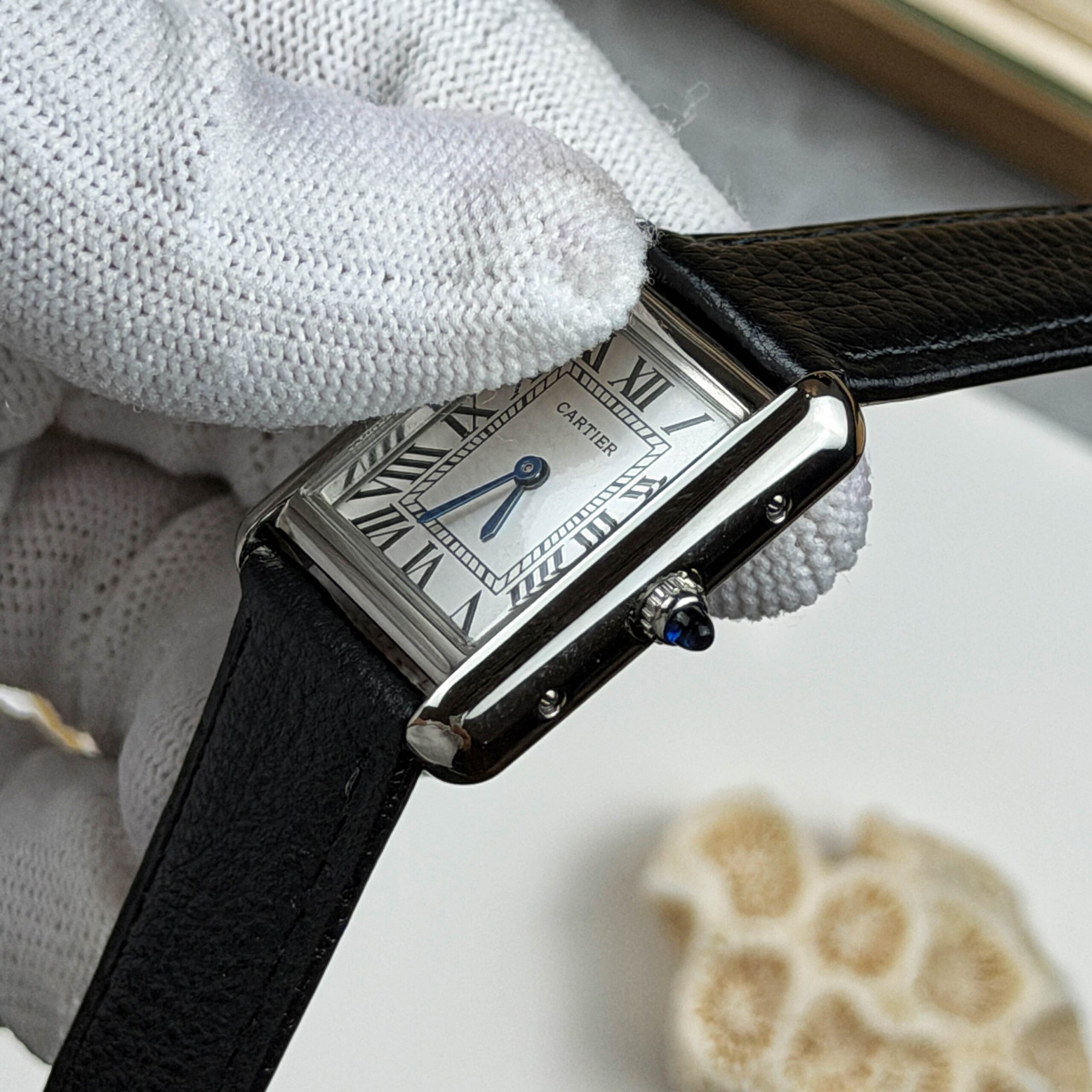 Women’s Rectangular Dial Watch Classic Minimal Luxury Design - Image 2