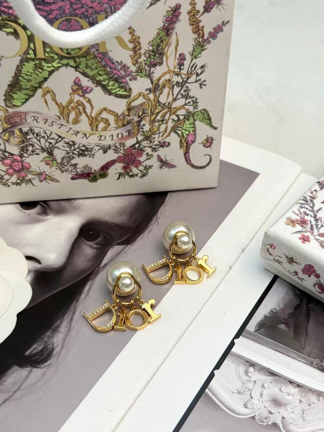 Dior Letter Pearl Earrings – Gold-Plated Elegant Luxury Design - Image 5
