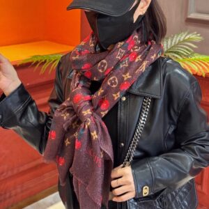 New Arrival Shimmering Cherry Cashmere Square Scarf Elegant Sparkling Luxury Wrap