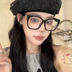 Butterfly-Shaped Luxury Sunglasses for Women – Double Logo Style UV Protection Fashion Eyewear (2026 New)