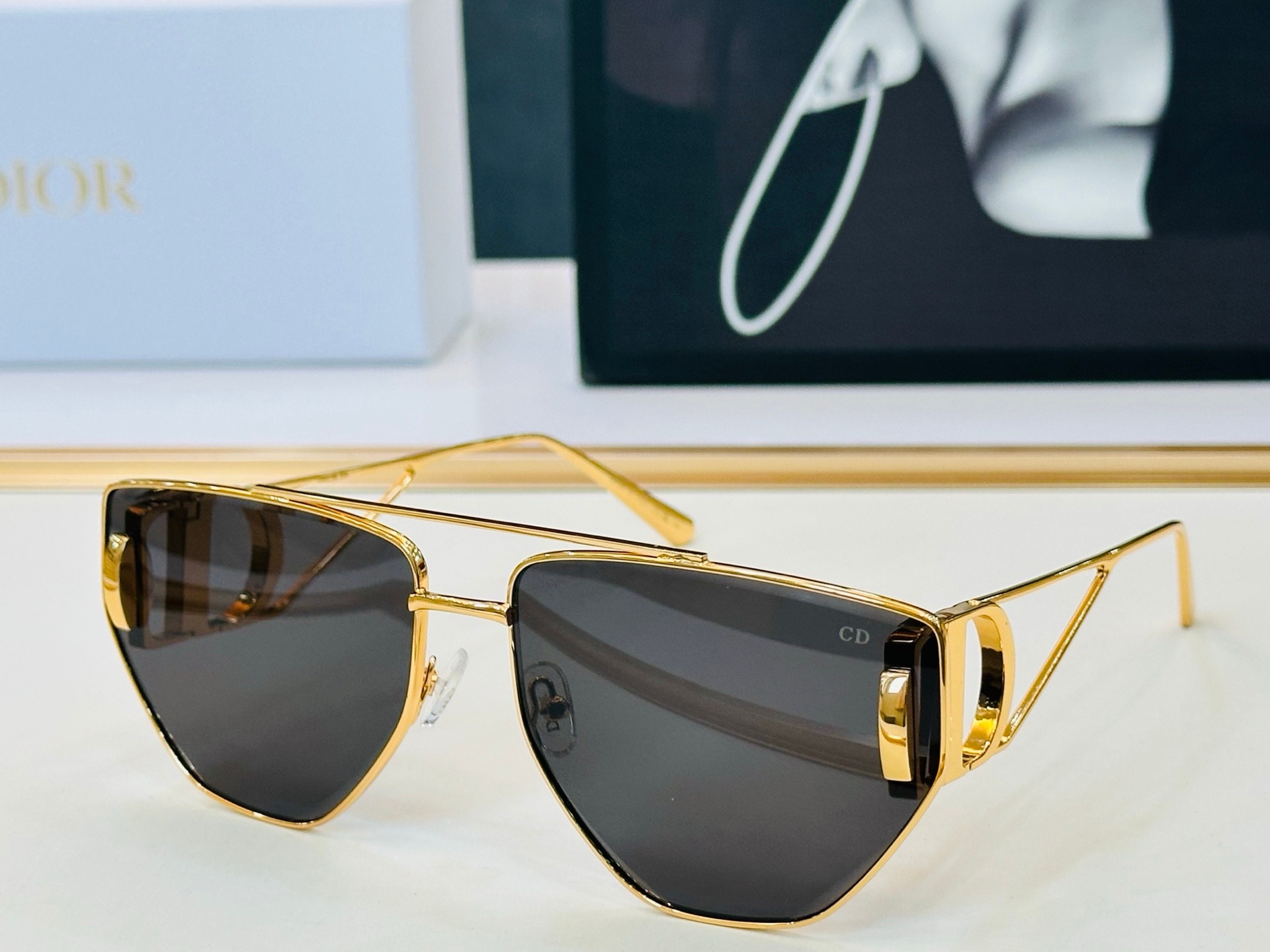 Luxury Oversized Sunglasses – Spring/Summer UV Protection Fashion Eyewear (Size 64)
