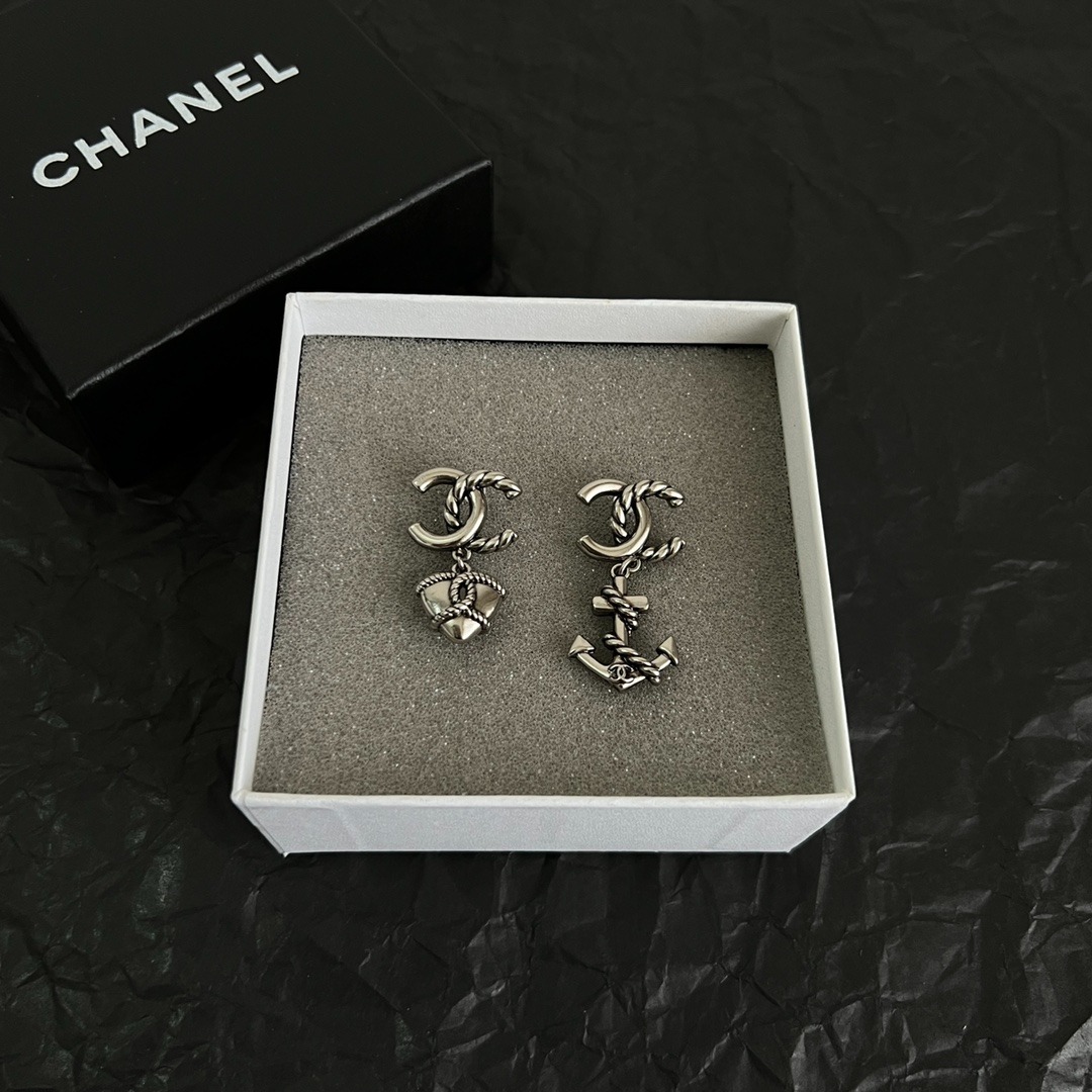 Chanel Vintage Style Earrings Elegant Classic Luxury Design - Image 7