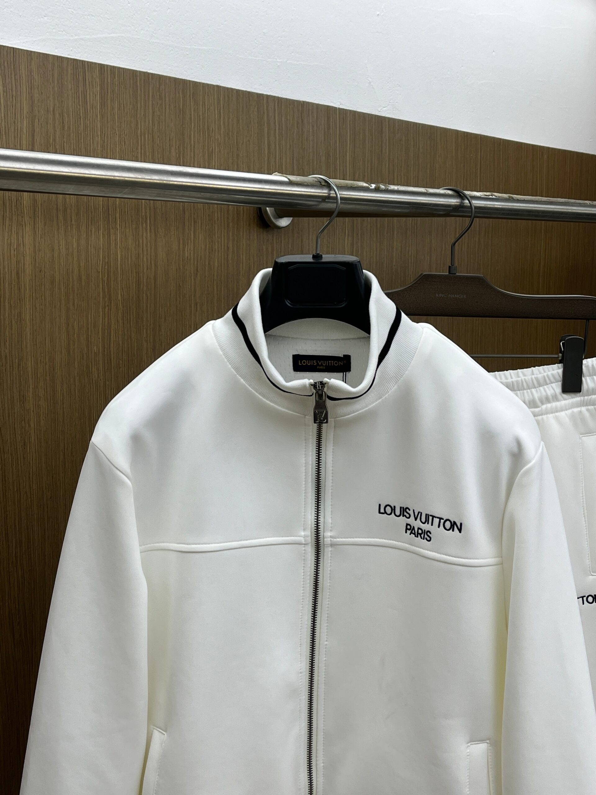 New Early Spring LV Set Official Exclusive Premium Custom Casual Suit - Image 3