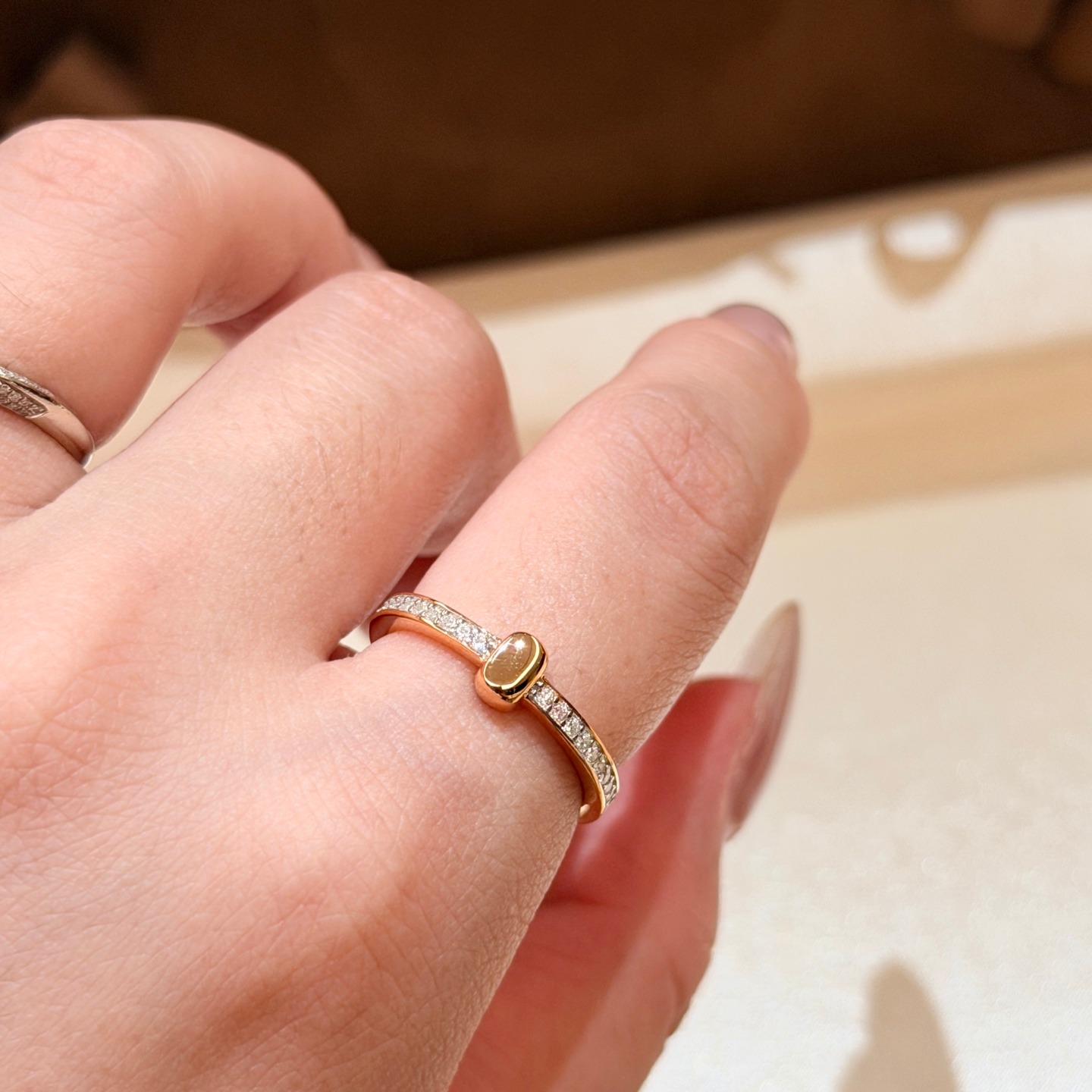 Pomellato-Inspired Gold Bean Diamond Ring Viral Little Red Book Single-Row Luxury Band - Image 3