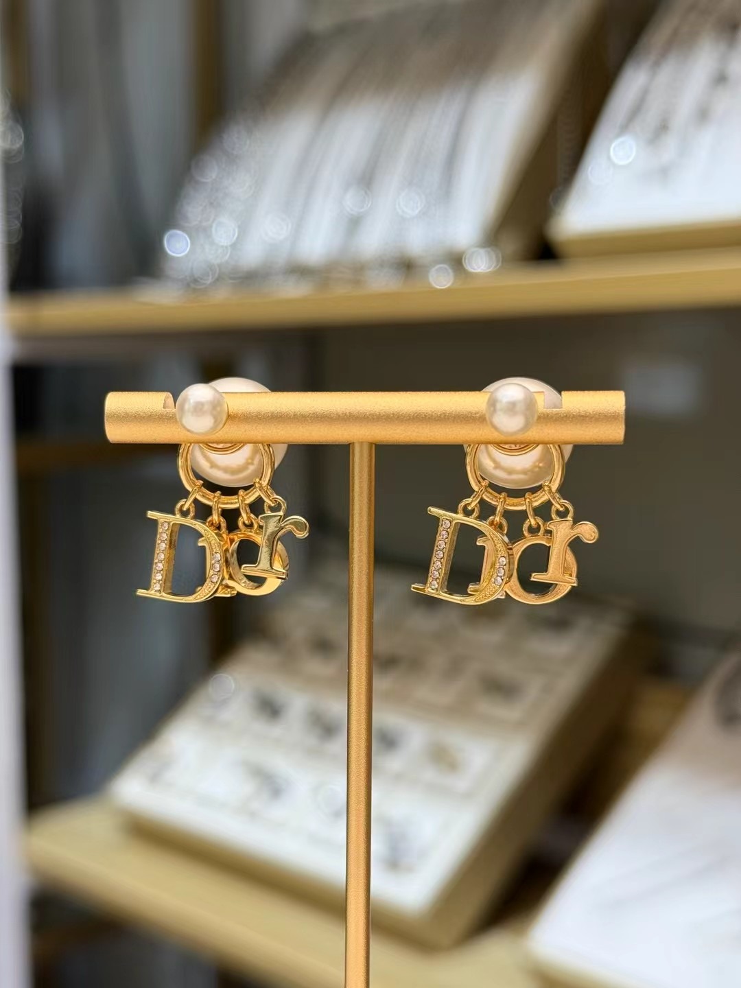 Dior Letter Pearl Earrings – Gold-Plated Elegant Luxury Design - Image 6