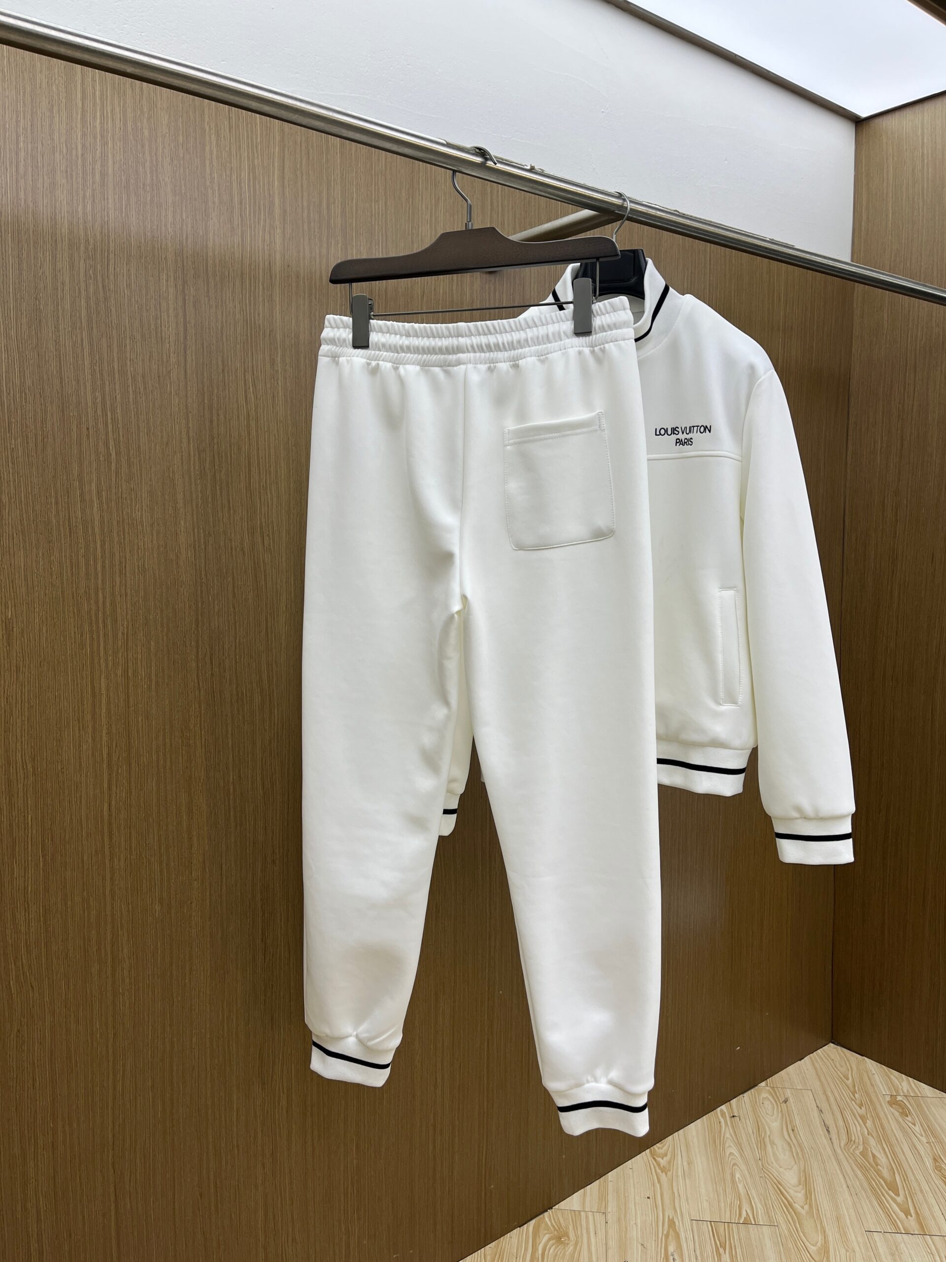 New Early Spring LV Set Official Exclusive Premium Custom Casual Suit - Image 5